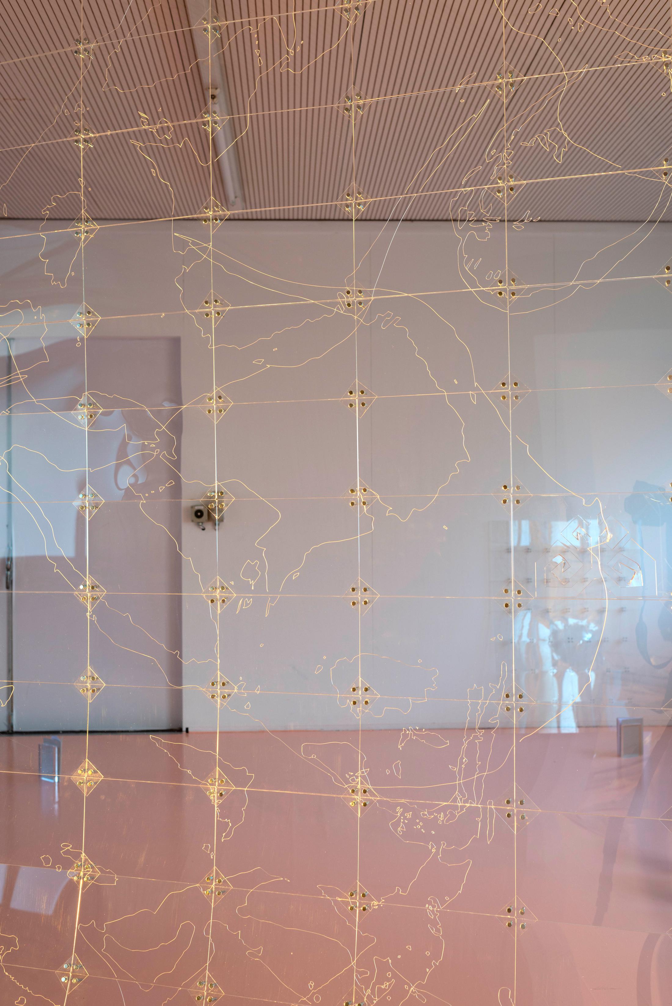 Exhibition View Ceylan Öztrük Soloshow «Am a mollusk, too; re/producing tangents; view on Ceylan Öztrük, A Tangent Model (large), engraving on acryl and metal screws, 234 x 175 x 0.3 cm, 2020» at Longtang, Zurich, 2020 / Photo: Flavio Karrer / Courtesy: the artist and Longtang