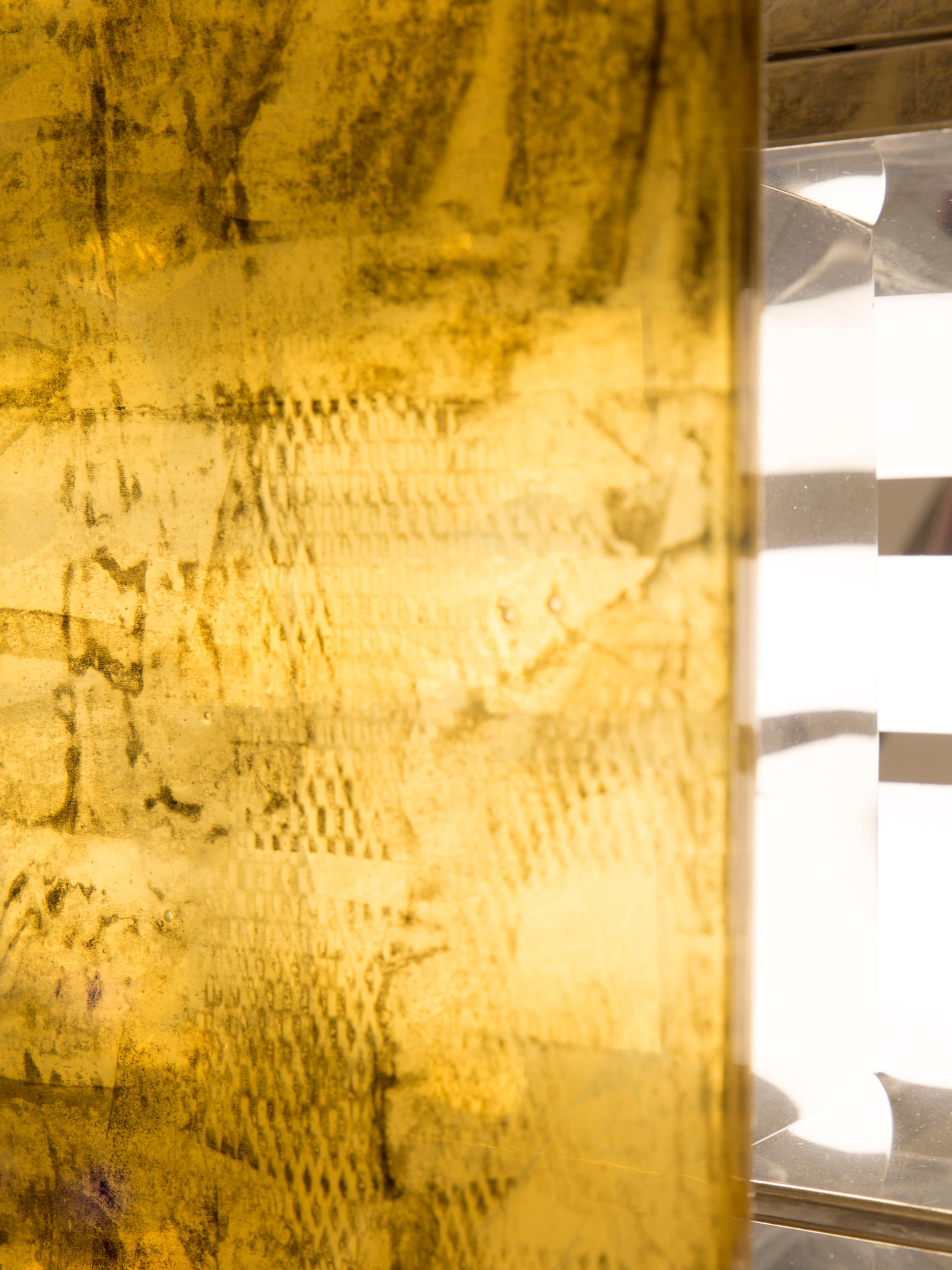 Exhibition View Chloé Delarue Solo Show «TAFAA – BLUE LIGHTS TENDERNESS; view on Chloé Delarue, TAFAA – ONLY RELICS FEEDS THE DESERT (HALO), 2021, detail» at Windhager von Kaenel, Zurich, 2021 / Photo: © Florimond Dupont / Courtesy: the artist and Windhager von Kaenel