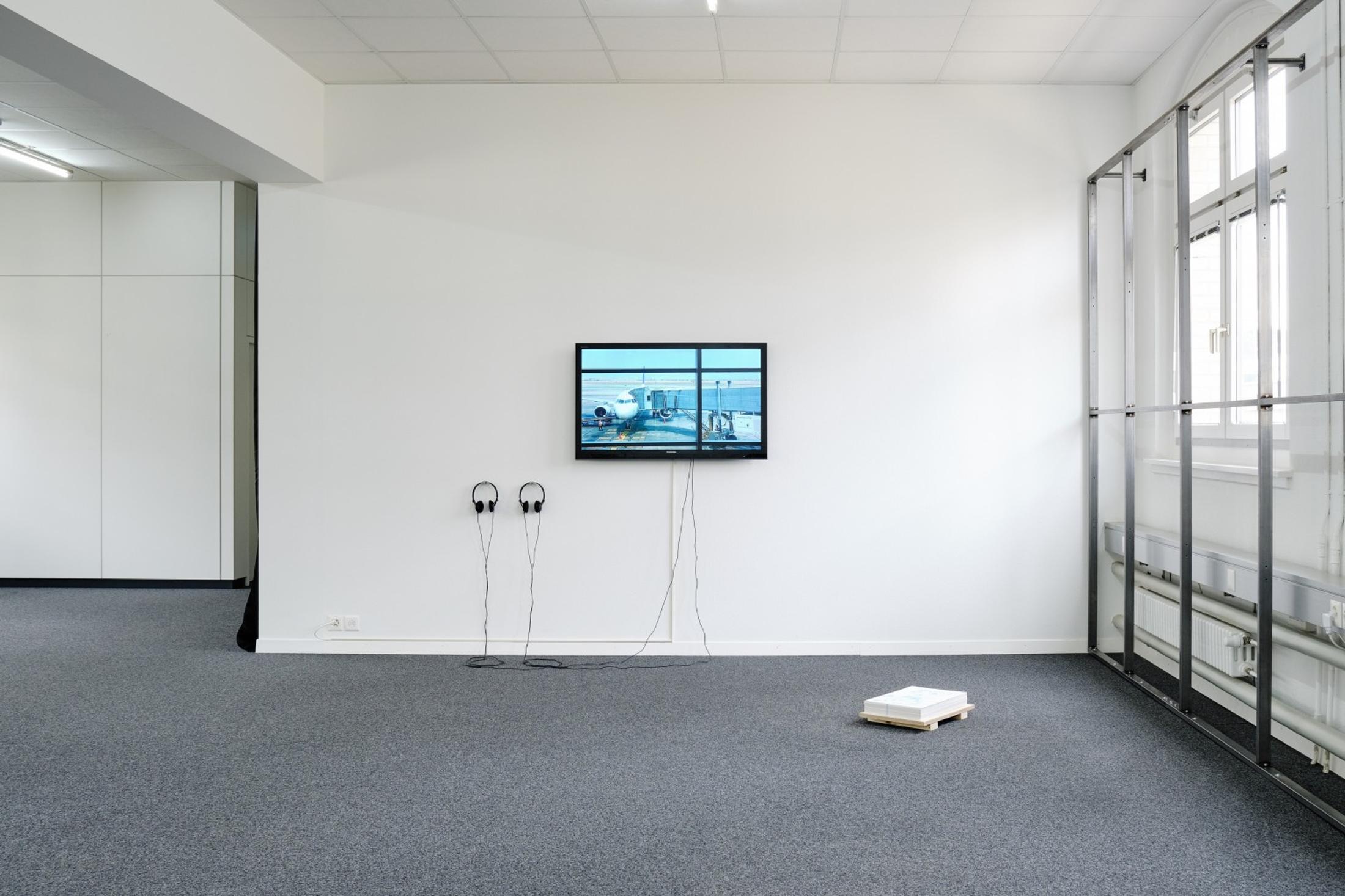 Exhibition View Group Show «Circular gestures» at unanimous consent, Zurich, 2022 / Photo: Philip Ullrich / Courtesy: the artists and unanimous consent