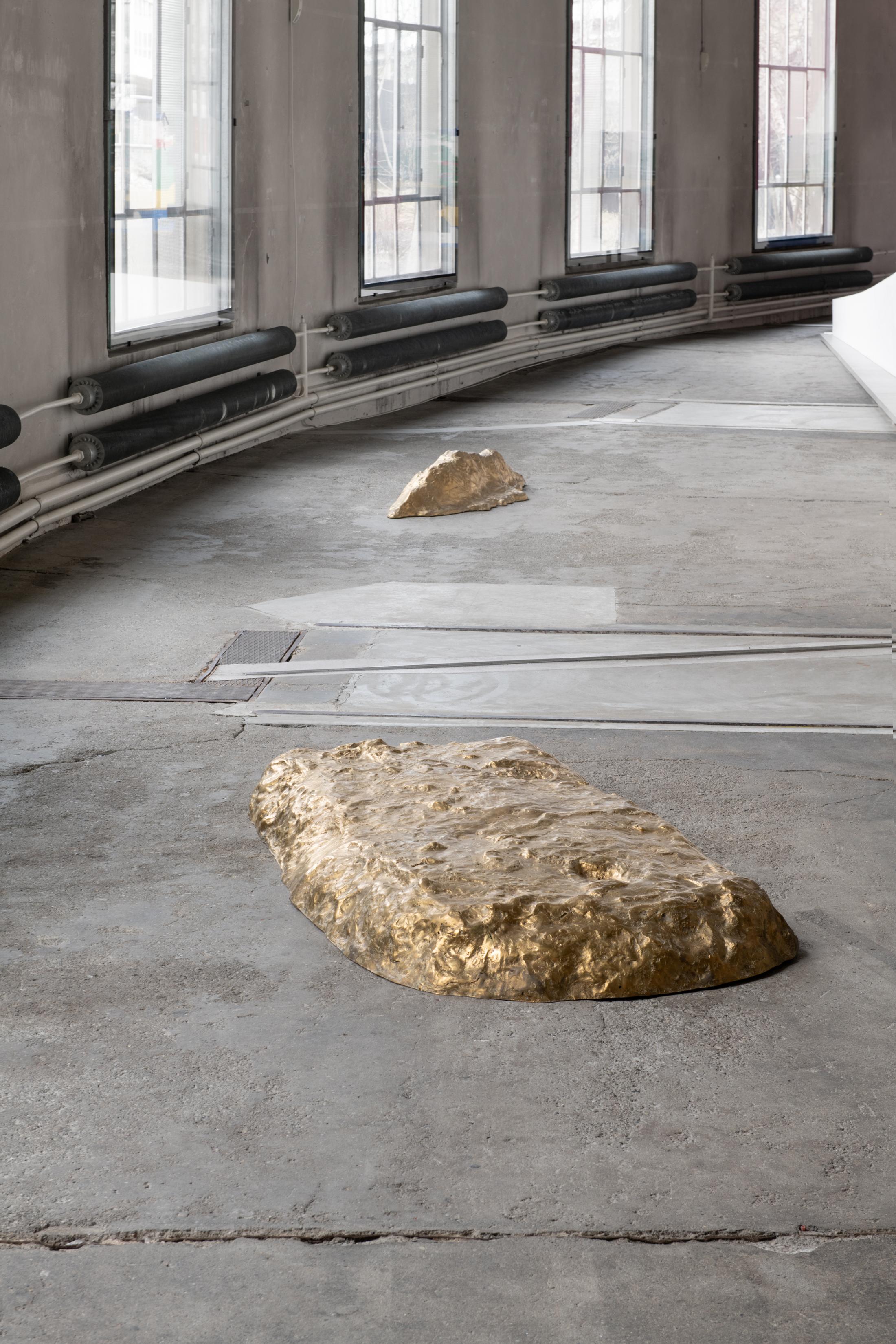 Exhibition View Group Show «Città irreale; view on Nina Beier, Ground, 2015» at Lokremise, St. Gallen, 2021 / Photo: Sebastian Stadler / Courtesy: Collection of Kunstmuseum St. Gallen