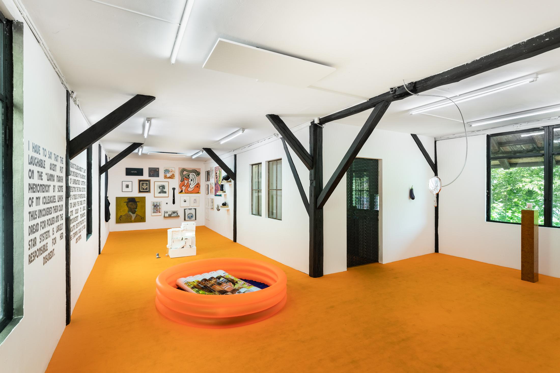 Exhibition View Group Show «Cockroach or Queen?» at Last Tango, Zurich, 2021 / Photo: Kilian Bannwart / Courtesy: the artists and Last Tango