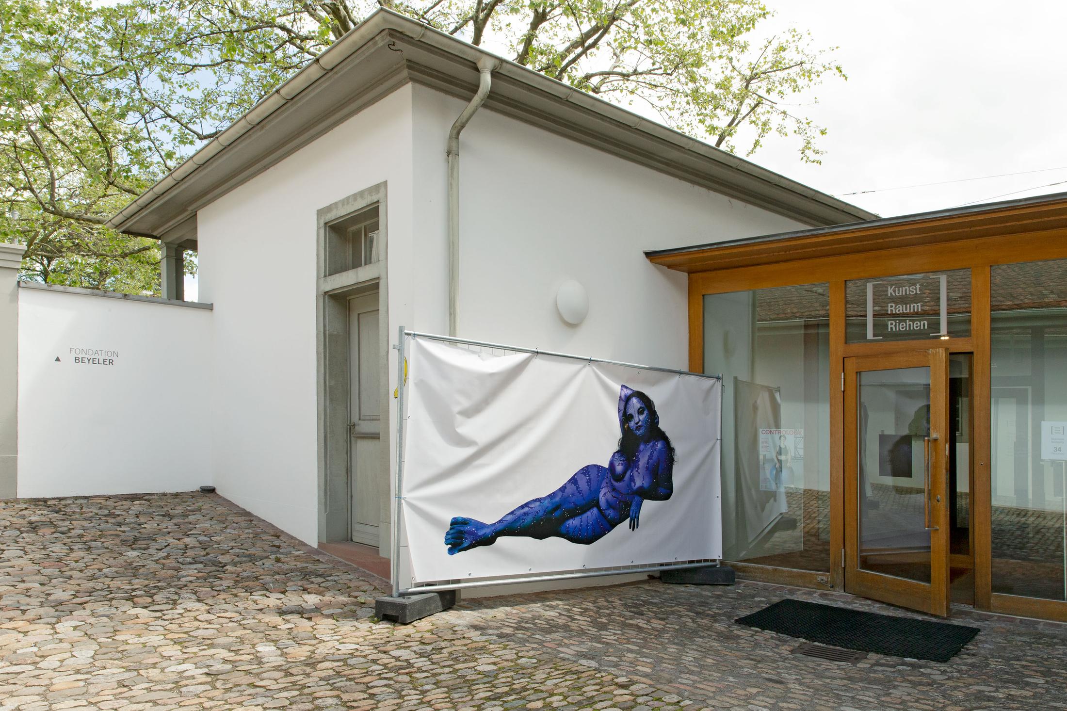 Exhibition View Group Show «Contrology; view on Giulia Essyad, Na'vi Study, 2021, Digital print on tarp, construction fence, 350 x 200 x 50 cm» at Kunst Raum Riehen, 2021 / Photo: Gina Folly / Courtesy: the artist and Kunstraum Riehen