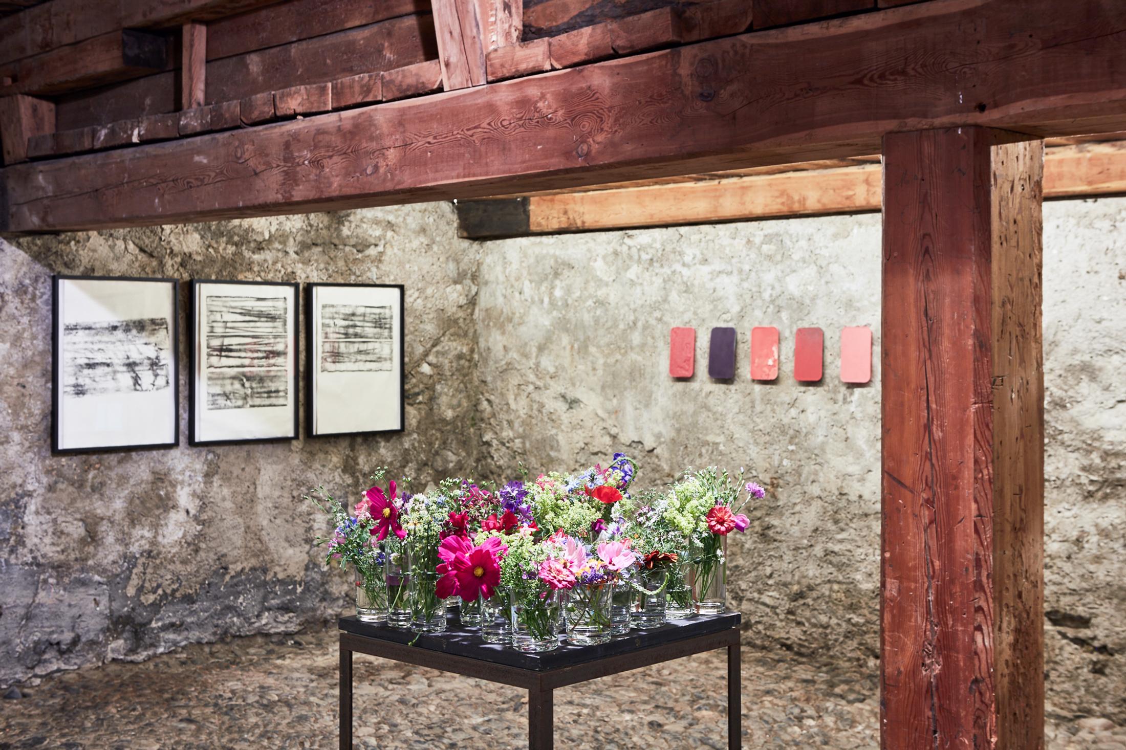 Exhibition View Laura Bott at Stalla Madulain, Madulain, 2019 / Photo: Philippe Hubler / Courtesy: the artists and Stalla Madulain