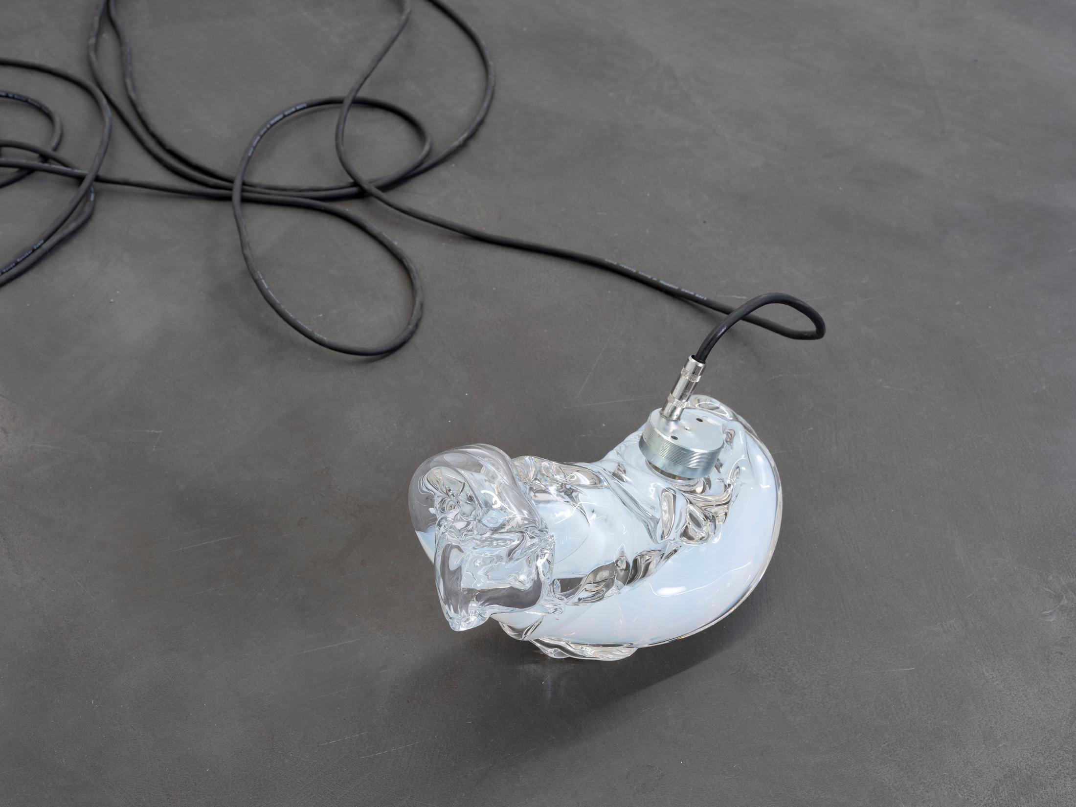 Exhibition View Groupshow «Cruise Kidman Kubrick; view on Juan Antonio Olivares, Fountain, 2019» at Galerie Maria Bernheim, Zurich, 2019 / Photo: Julien Gremaud / Courtesy: the artist and Galerie Maria Bernheim