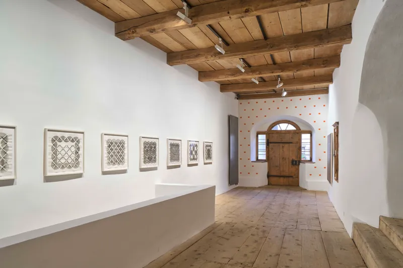 Exhibition View Dan Walsh Soloshow «AfterMath» at Galerie Tschudi, Zuoz, 2020 / Photo: Ralph Feiner, Malans / Courtesy: the artist and Galerie Tschudi