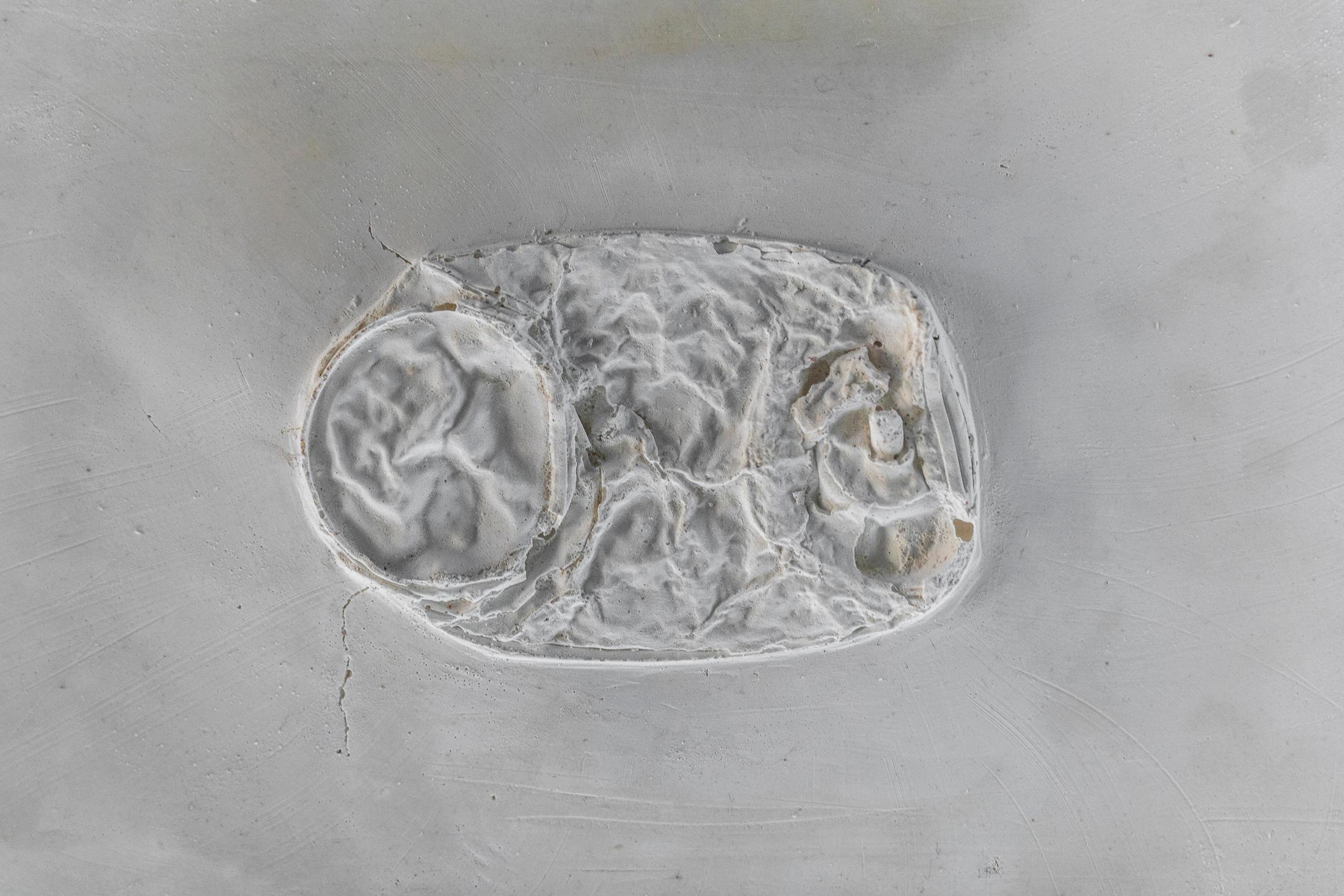 Exhibition View Denise Bertschi and Inas Halabi Groupshow «Forever or in a Hundred Years» at *ALTEFABRIK, Rapperswil-Jona / Photo: Peter Baracchi / Courtesy: the artists