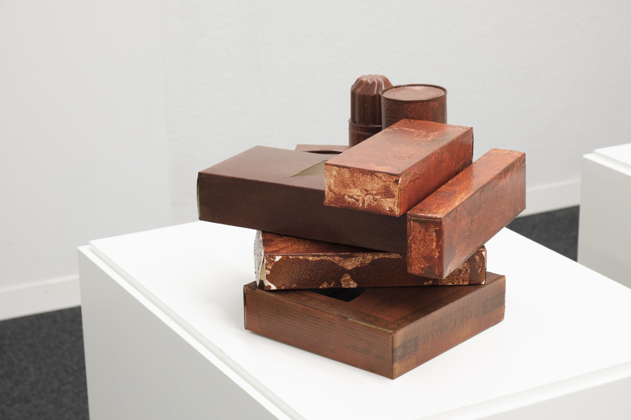 Exhibition View Dominic Michel Solo Show «Trance; view on Dominic Michel, Monuments, 2023, packaging boxes, paint, ca. 65 x 50 x 120 cm» at unanimous consent, Zurich, 2023 / Photo: Philip Ullrich / Courtesy: the artist and unanimous consent