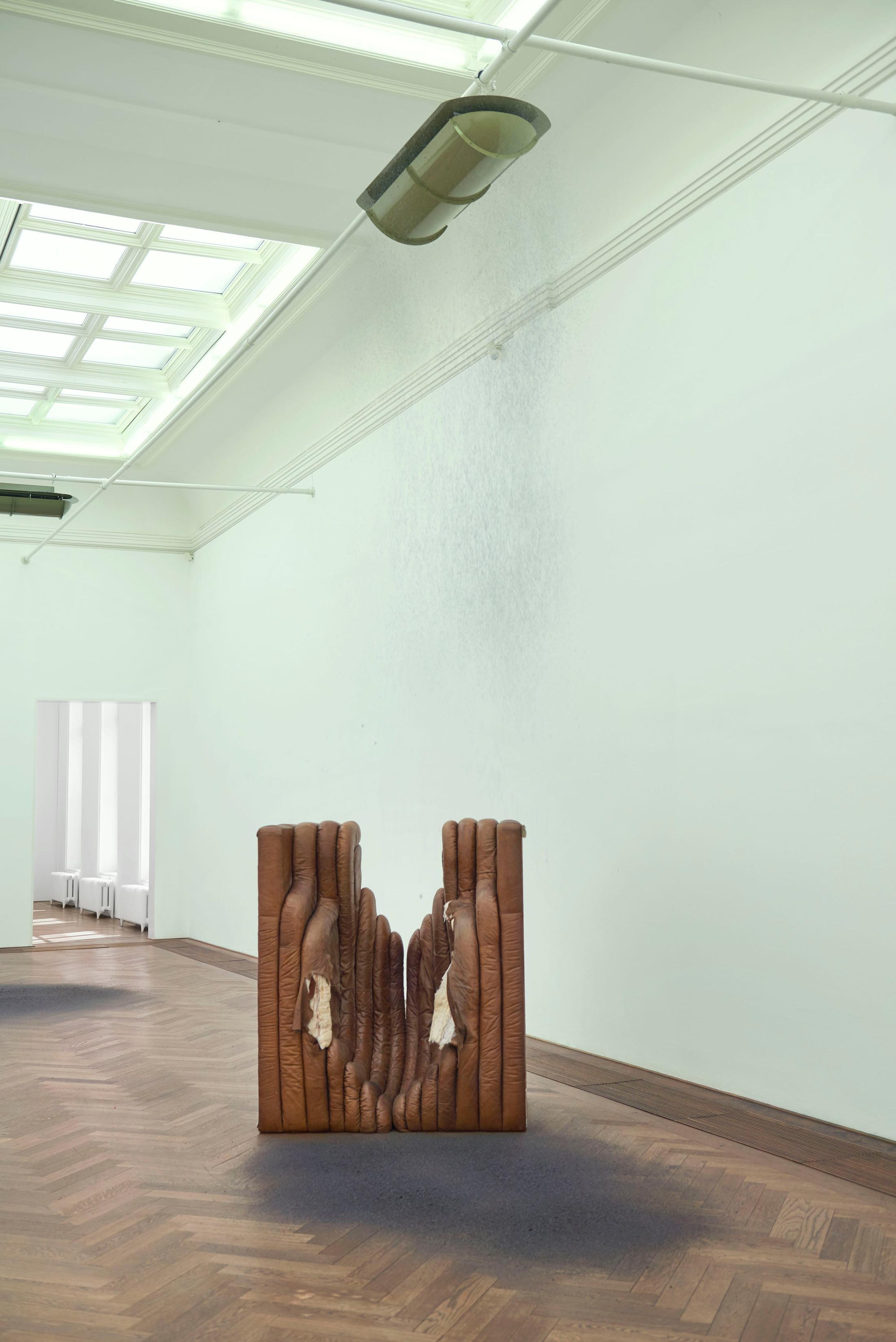Exhibition View Dora Budor Soloshow «I am Gong» at Kunsthalle Basel / Photo: Philipp Hänger / Courtesy: the artist