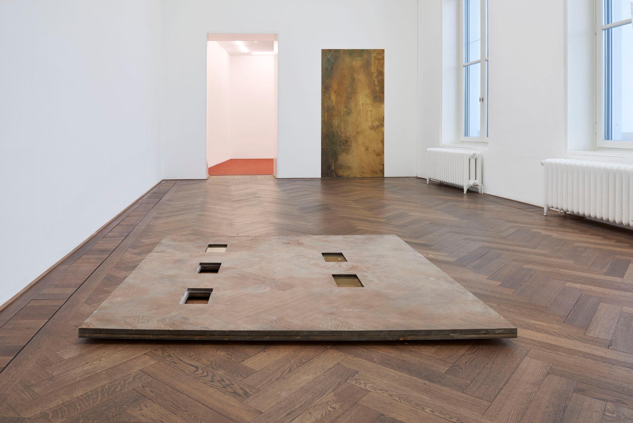 Exhibition View Dora Budor Soloshow «I am Gong» at Kunsthalle Basel / Photo: Philipp Hänger / Courtesy: the artist