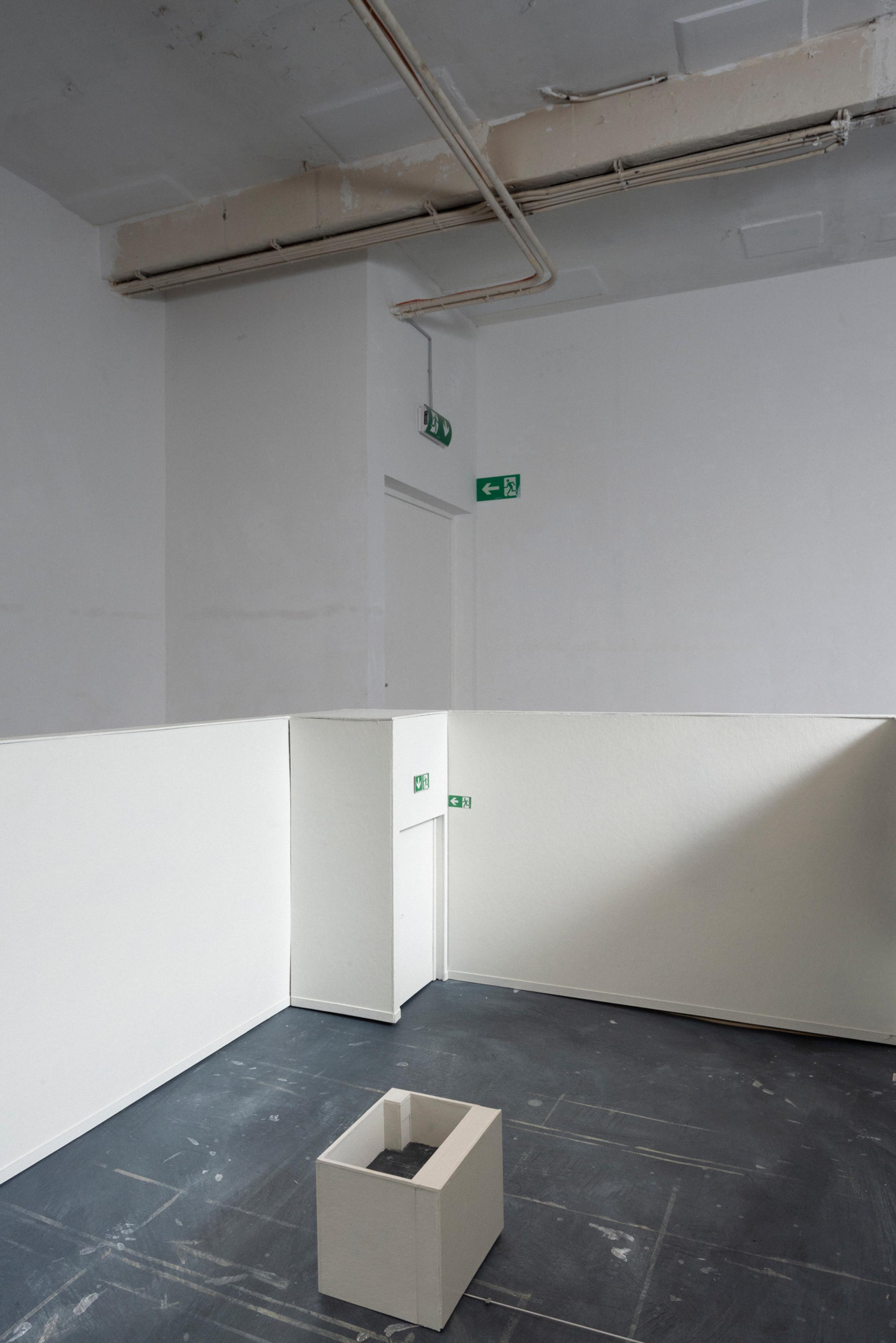 Exhibition View Dorine Aguerre and Rémi Dufay Duo Show «Tout ce qui couvrait une vie humaine déjà scintillait» at Soul2Soul, Geneva, 2021 / Photo: Yvan Alvarez / Courtesy: the artists and Soul2Soul