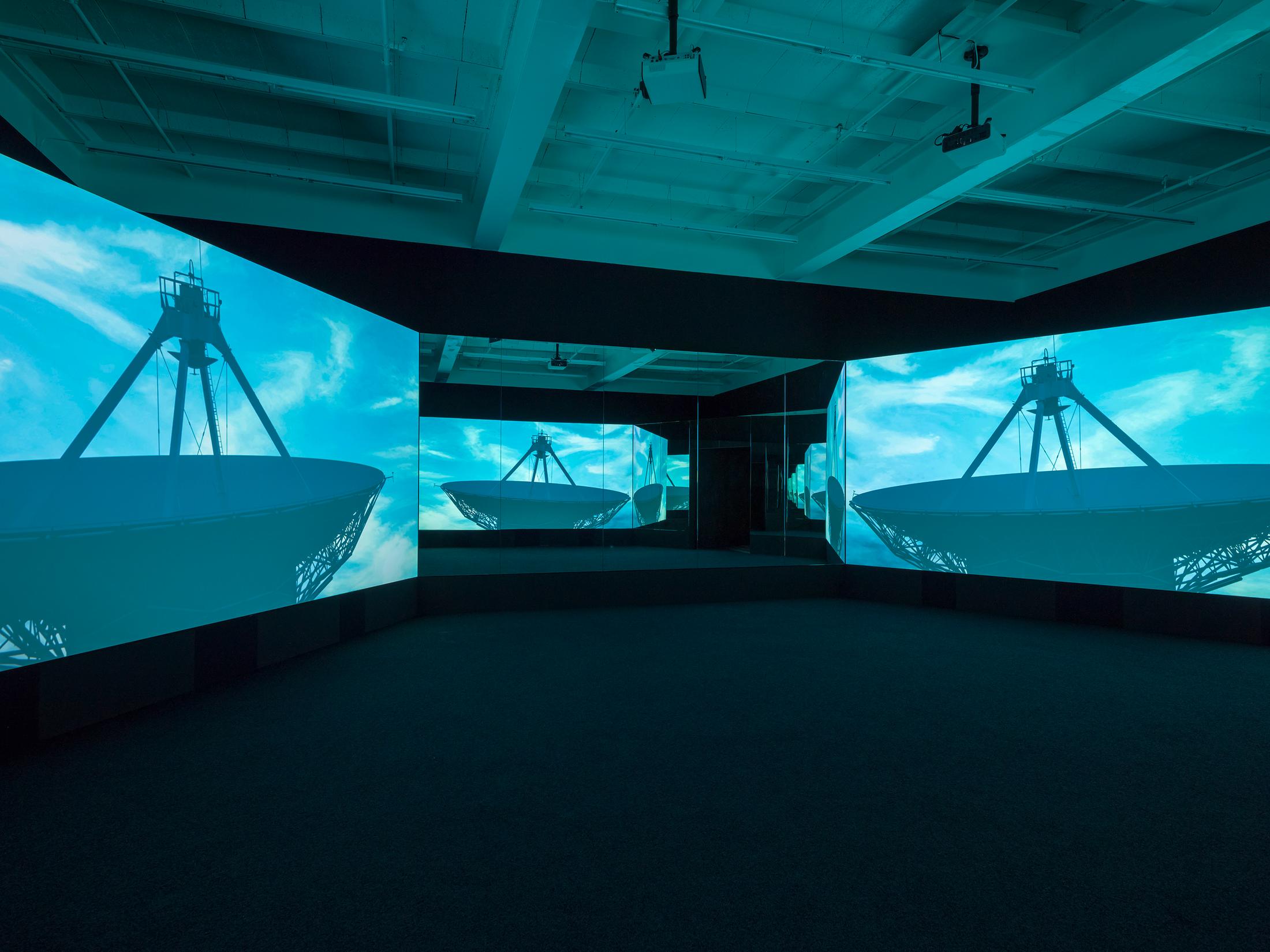 Exhibition View Doug Aitken at Galerie Eva Presenhuber / © Doug Aitken / Courtesy Galerie Eva Presenhuber, Zurich / New York / Photo: Stefan Altenburger Photography, Zurich