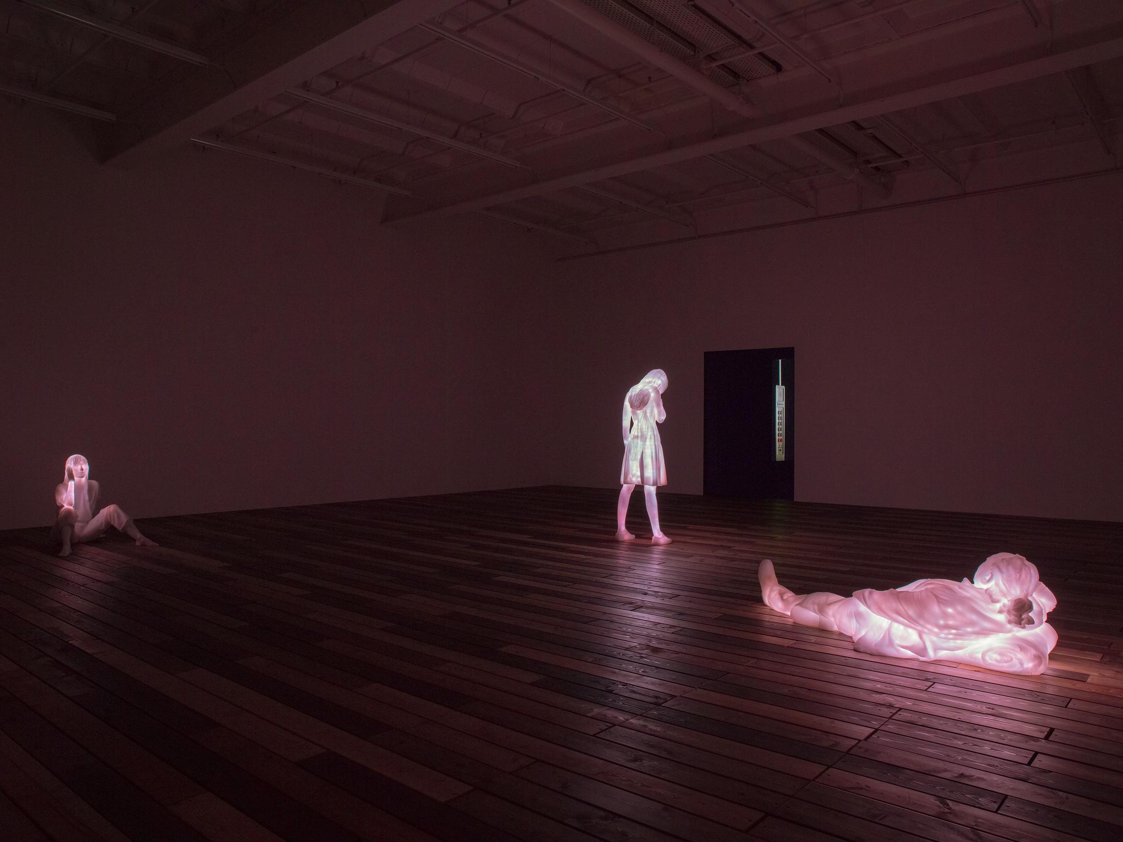 Exhibition View Doug Aitken at Galerie Eva Presenhuber / © Doug Aitken / Courtesy Galerie Eva Presenhuber, Zurich / New York / Photo: Stefan Altenburger Photography, Zurich