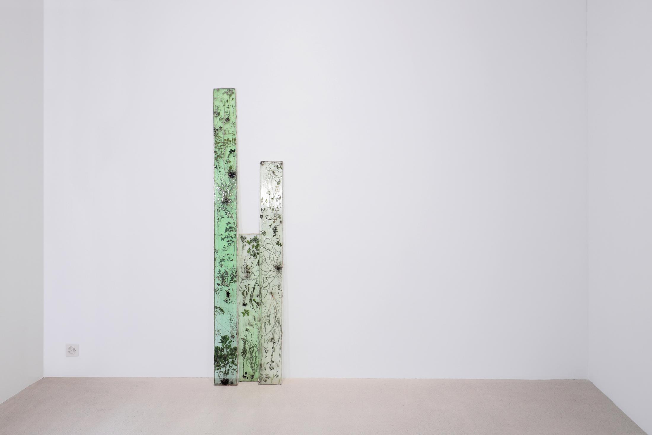 Exhibition view, EARTHBOUND, (view on Anne-Laure Franchette, It’s Not What Happens, It’s How You Deal With It, 2022), Windhager von Kaenel, Zurich, 2022 / Photo: WvK / Courtesy: the artist and Windhager von Kaenel