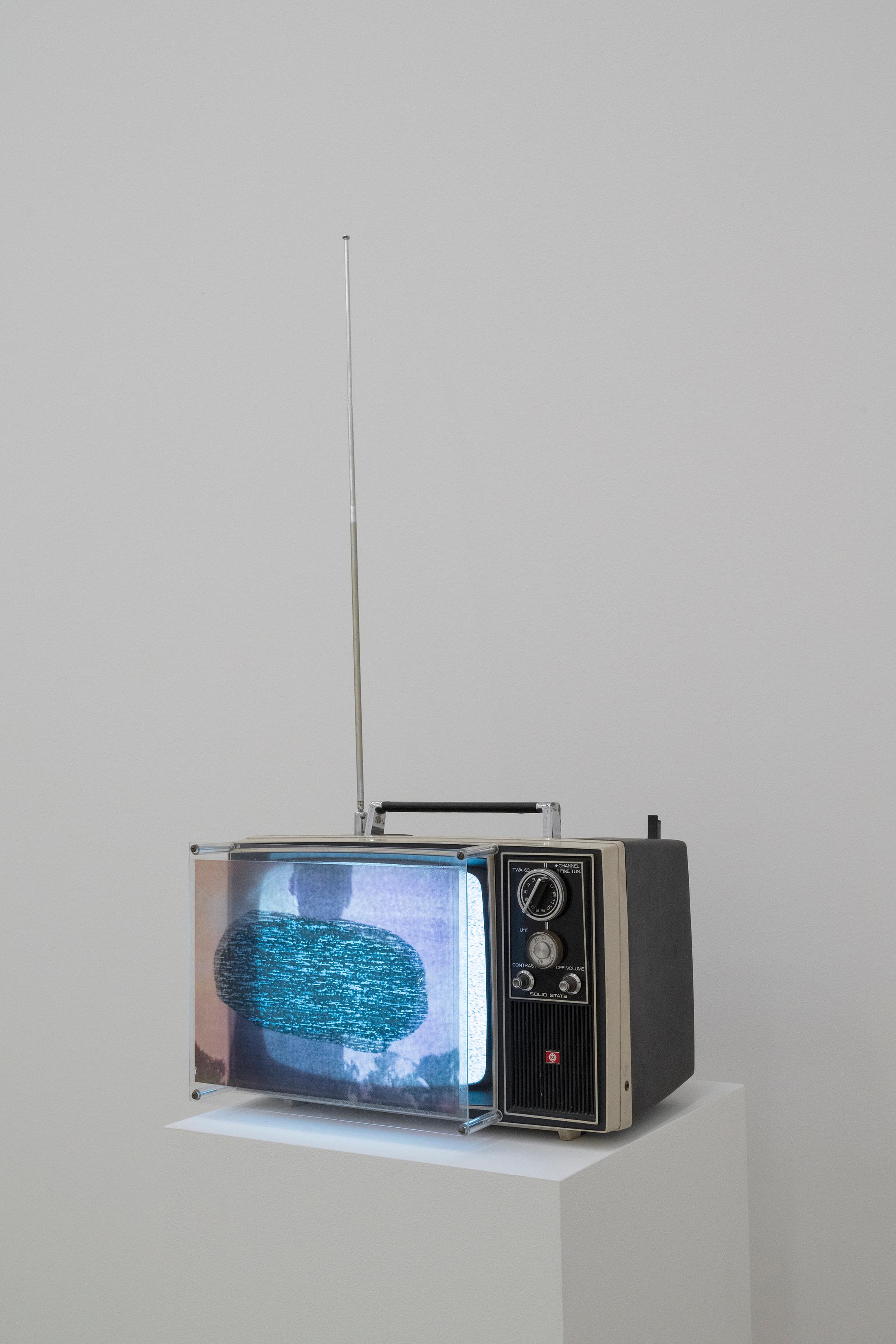 Exhibition View Group Show «Eine Frau ist eine Frau ist eine Frau...; view on Pipilotti Rist, Bright Light, 1993/1997» at Aargauer Kunsthaus, Aarau, 2022-2023 / Photo: Zoe Tempest / Courtesy: the artist and Pro Litteris, Zürich