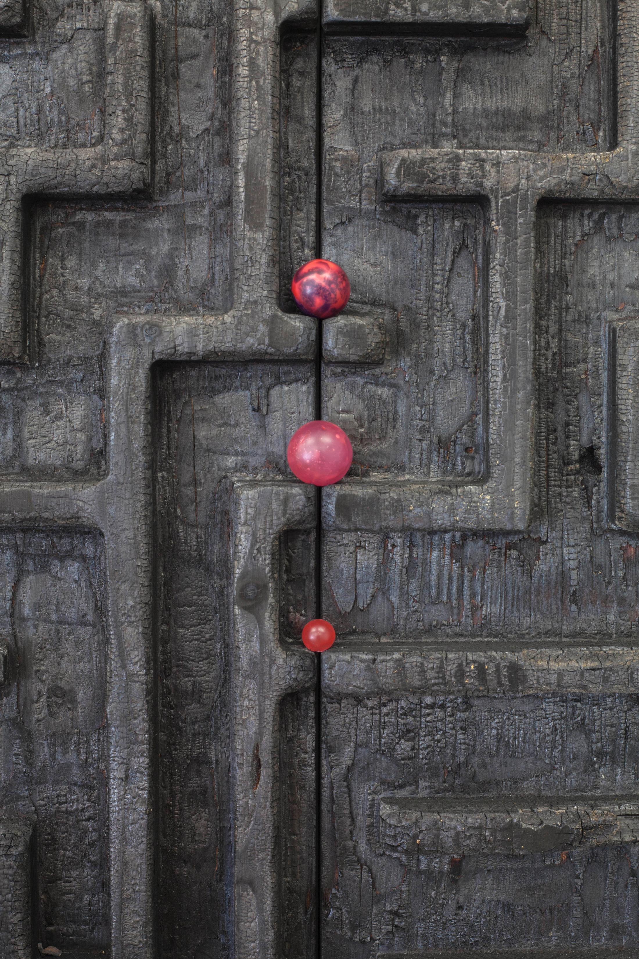 Exhibition View Groupshow «Either it is raining or it is not (at a particular space and time) ; view on Paulo Wirz, Corpo Fechado, Corpo Estranho (detail), 2018» at WallRiss, Fribourg, 2019 / Photo: Guillaume Baeriswyl