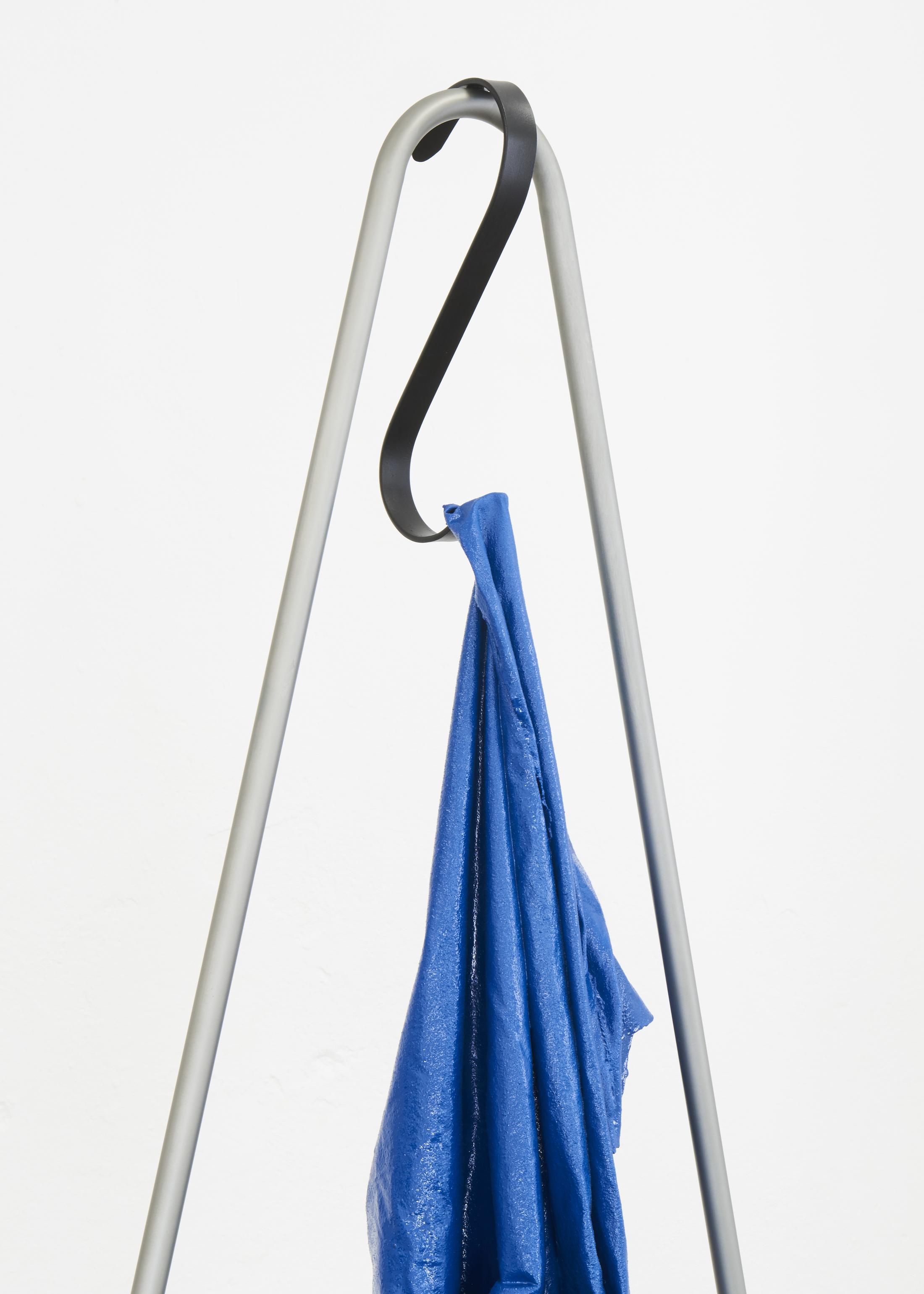 Exhibition View Groupshow «Either it is raining or it is not (at a particular space and time) ; view on Christopher Füllemann, Deep zip blue (detail), 2017» at WallRiss, Fribourg, 2019 / Photo: Guillaume Baeriswyl