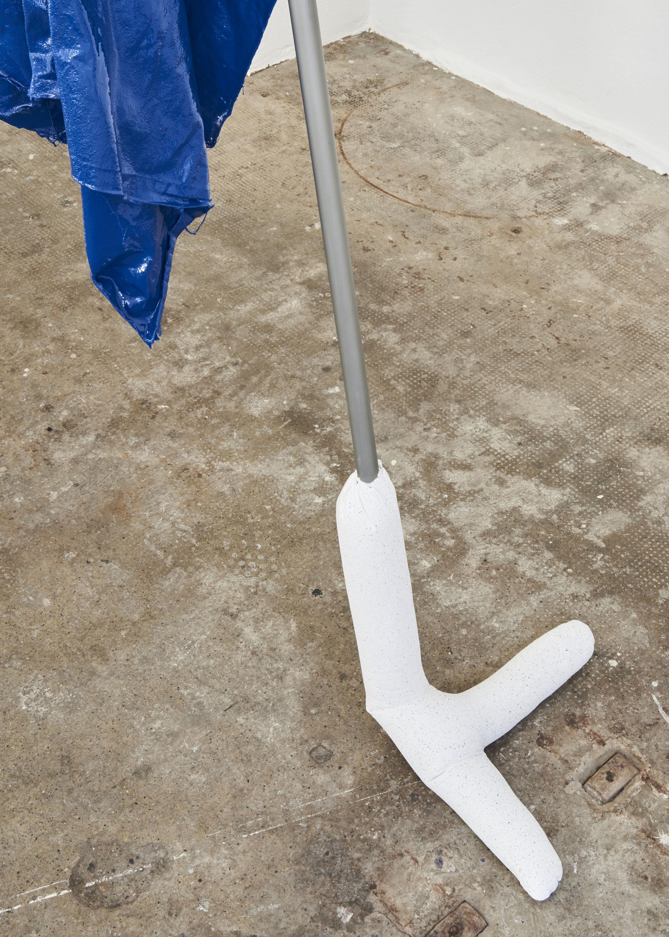 Exhibition View Groupshow «Either it is raining or it is not (at a particular space and time) ; view on Christopher Füllemann, Deep zip blue (detail), 2017» at WallRiss, Fribourg, 2019 / Photo: Guillaume Baeriswyl