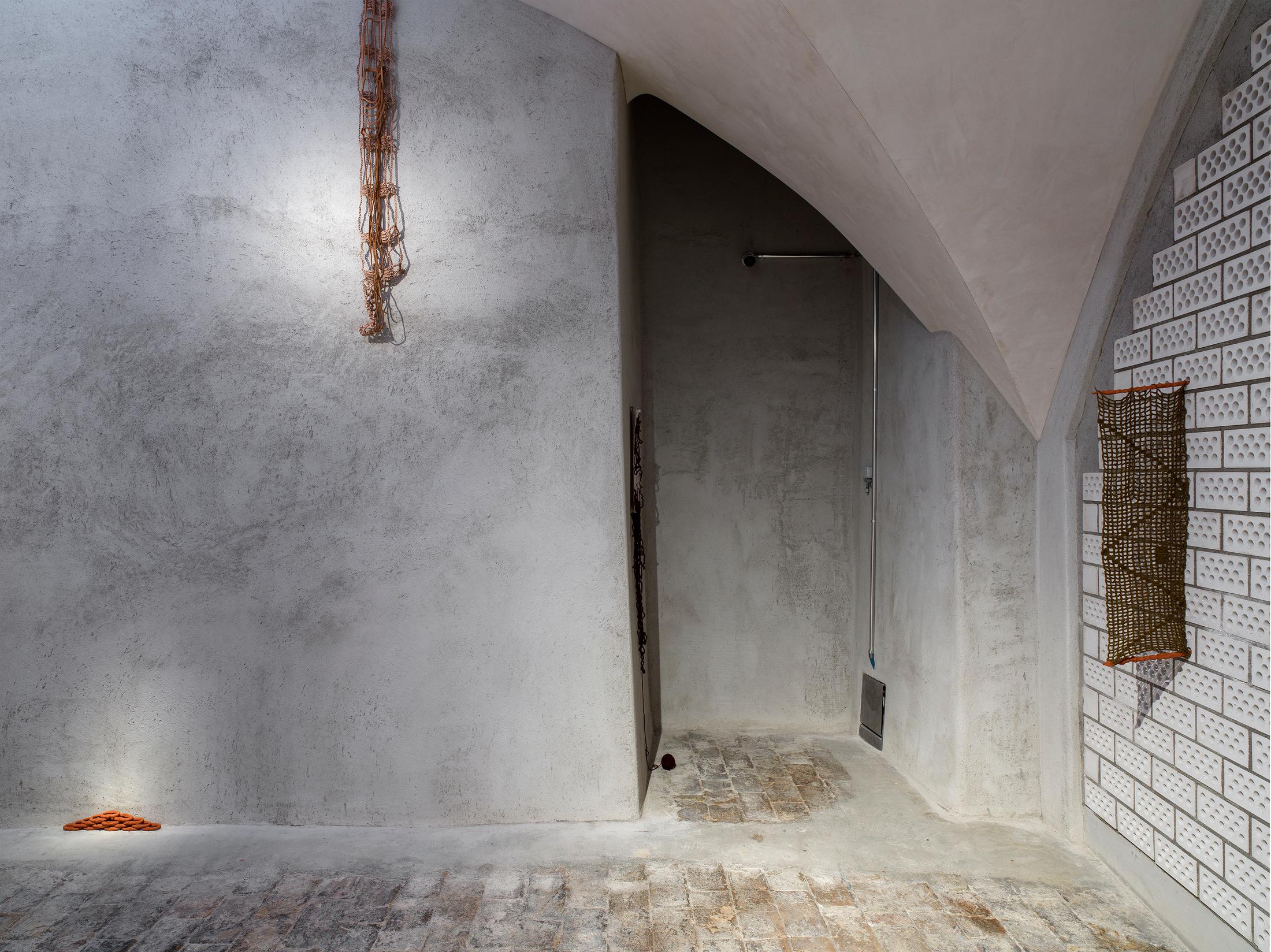 Exhibition View ektor garcia «nudos de tiempo» at Cabaret Voltaire, Zurich, 2022 / Photo: Cabaret Voltaire, Cedric Mussano / Courtesy: the artist and Cabaret Voltaire