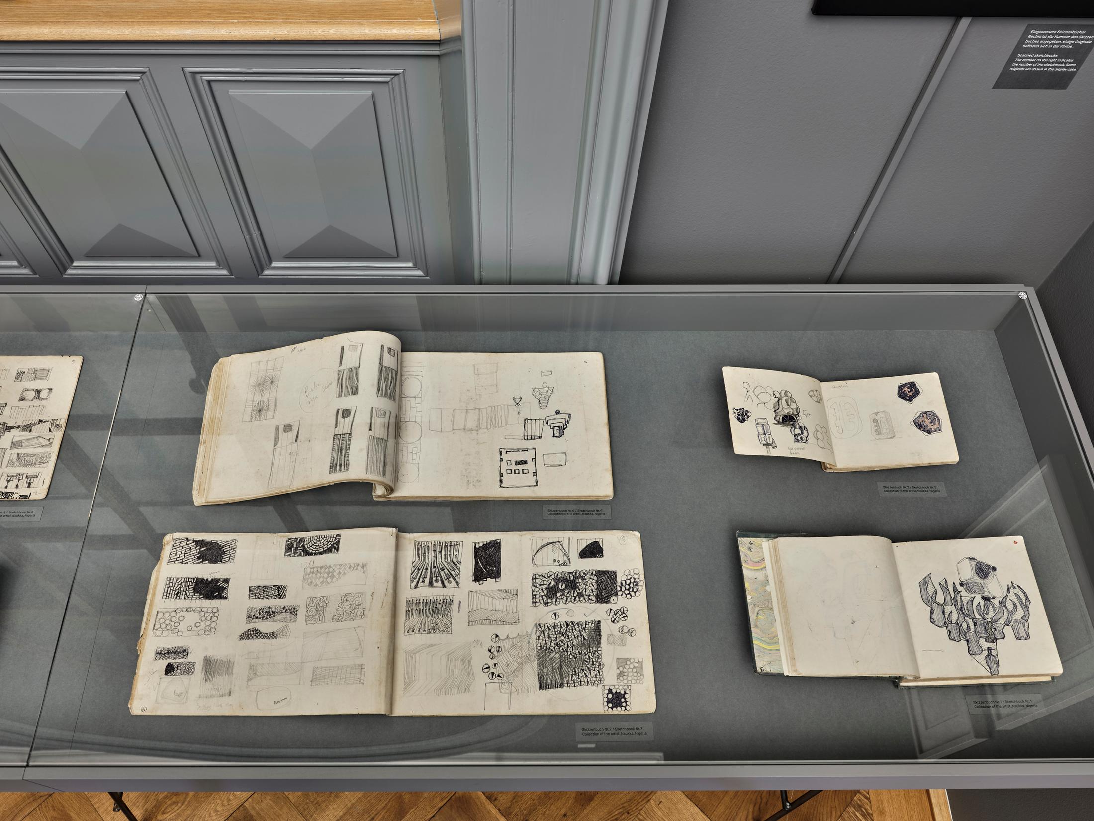 Exhibition View El Anatsui Soloshow «El Anatsui. Triumphant Scale» at Kunstmuseum Bern, 2020 / Photo: Rolf Siegenthaler / Courtesy: the artist and Kunstmuseum Bern