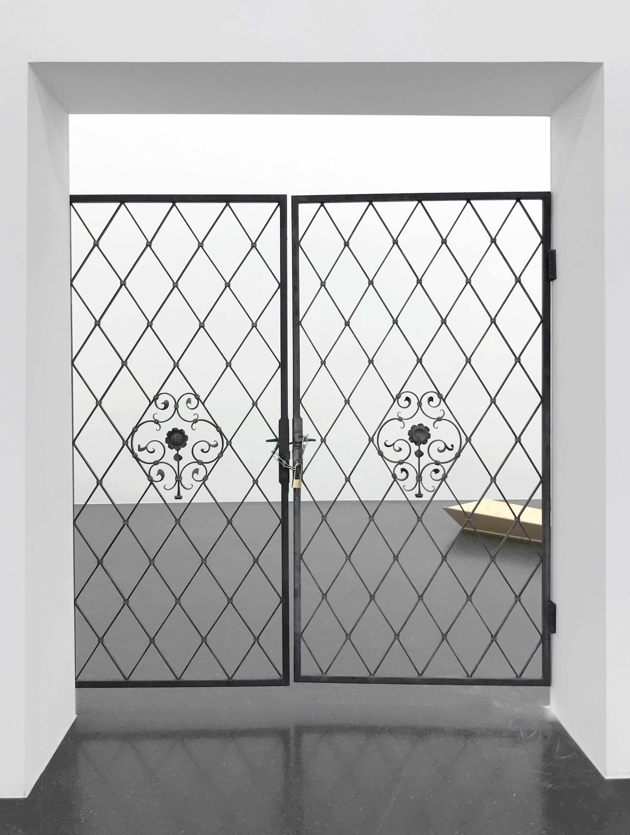 Exhibition View Eliza Douglas / Puppies Puppies (Jade Kuriki Olivo) Groupshow (view on Puppies Puppies, Iron Gate For Diamond Stingily, 2019) at Galerie Francesca Pia, Zurich, 2019 / Photo: Annik Wetter / Courtesy: the artists and Galerie Francesca Pia