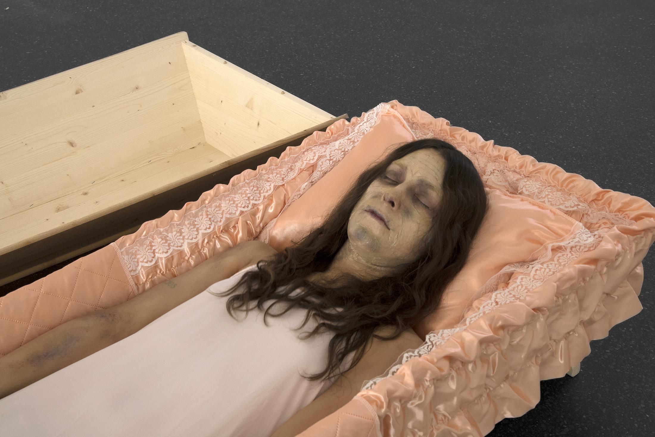 Exhibition View Eliza Douglas / Puppies Puppies (Jade Kuriki Olivo) Groupshow (view on Puppies Puppies, Coffin (Sculpture & Performance), 2019) at Galerie Francesca Pia, Zurich, 2019 / Courtesy: the artists and Galerie Francesca Pia