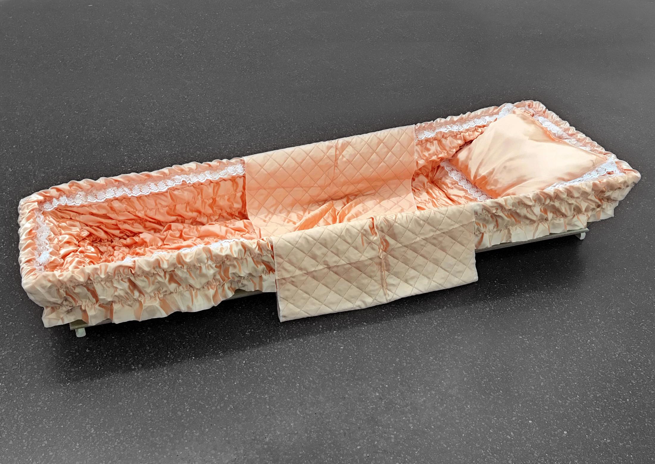 Exhibition View Eliza Douglas / Puppies Puppies (Jade Kuriki Olivo) Groupshow (view on Puppies Puppies, Coffin (Sculpture & Performance), 2019) at Galerie Francesca Pia, Zurich, 2019 / Courtesy: the artists and Galerie Francesca Pia