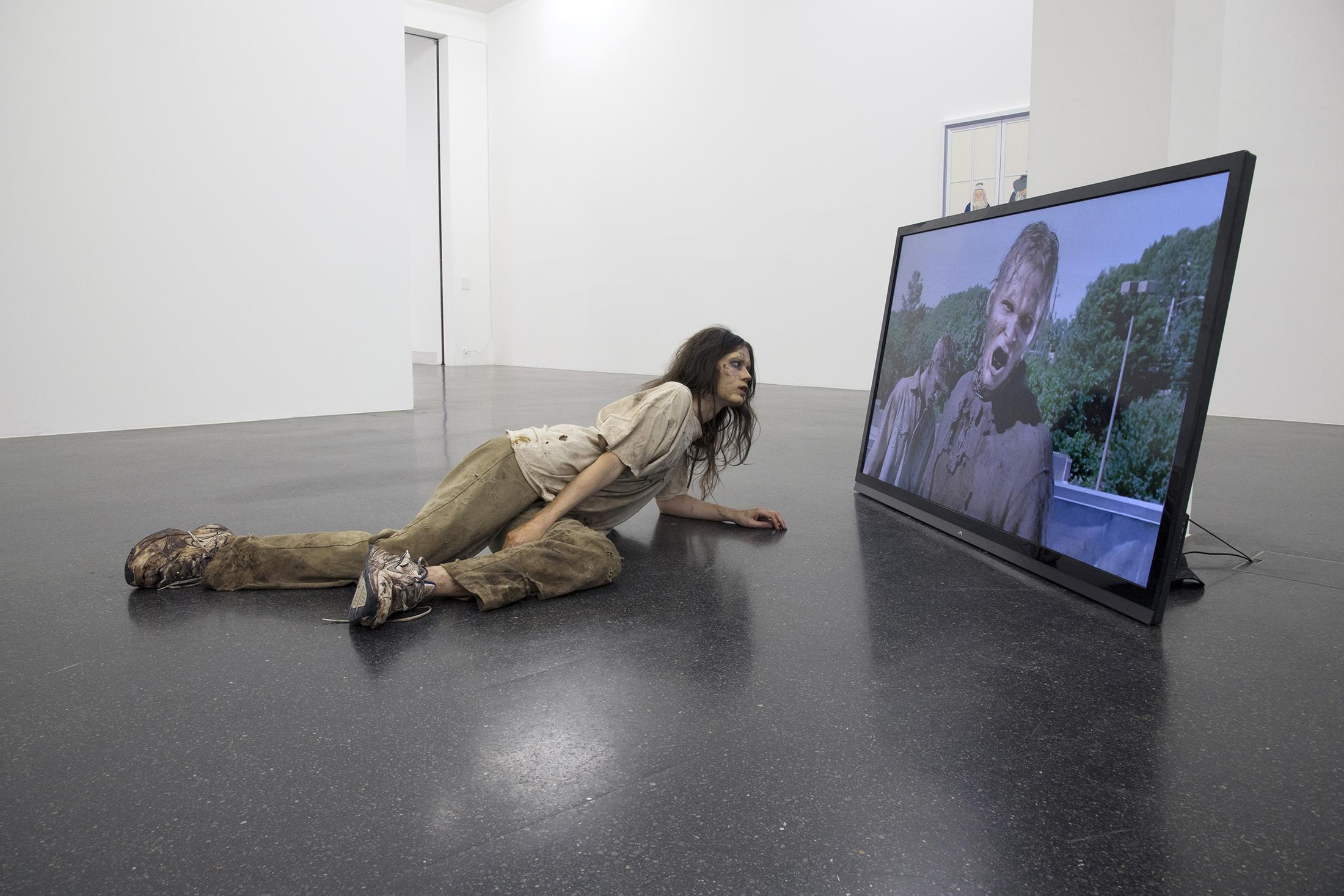 Exhibition View Eliza Douglas / Puppies Puppies (Jade Kuriki Olivo) Groupshow (view on Puppies Puppies, Coffin (Sculpture & Performance), 2019) at Galerie Francesca Pia, Zurich, 2019 / Courtesy: the artists and Galerie Francesca Pia