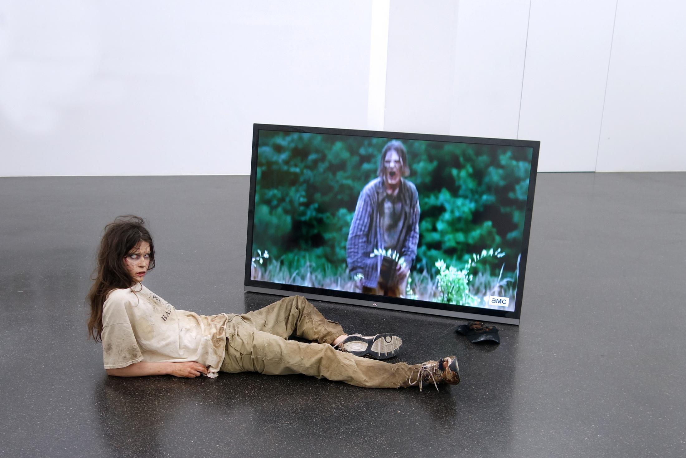 Exhibition View Eliza Douglas / Puppies Puppies (Jade Kuriki Olivo) Groupshow (view on Puppies Puppies, Coffin (Sculpture & Performance), 2019) at Galerie Francesca Pia, Zurich, 2019 / Photo: Anne Imhof / Courtesy: the artists and Galerie Francesca Pia