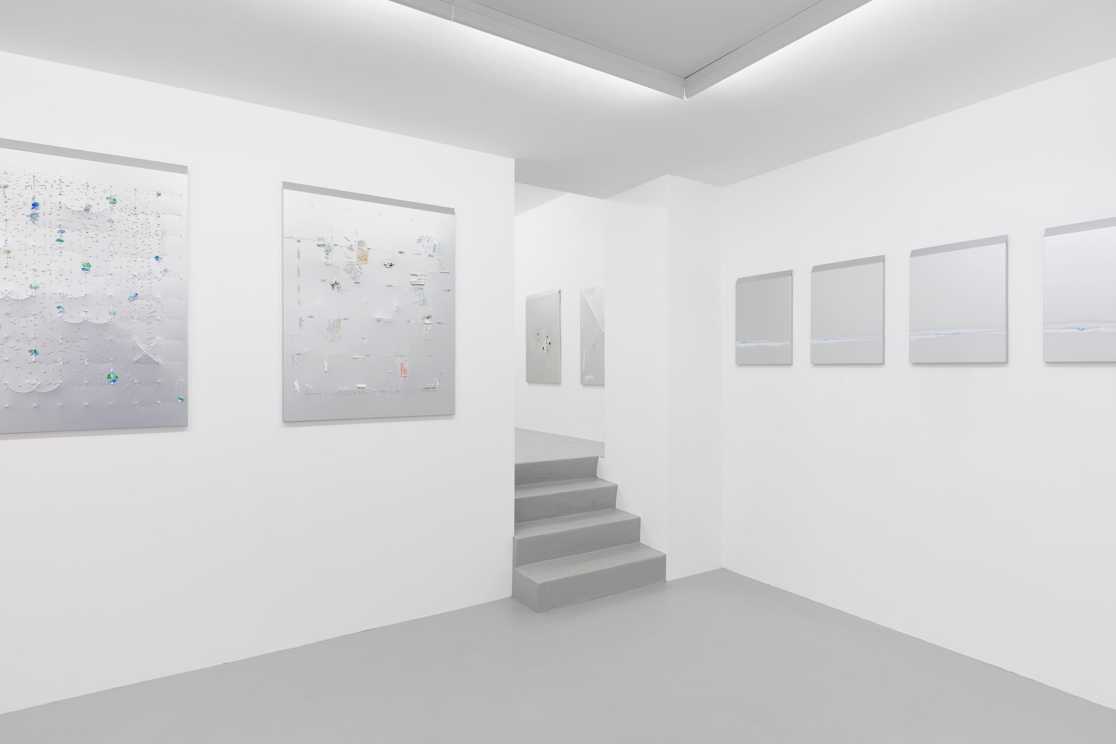 Exhibition View Elza Sile Solo Show «kitten in a fridge» at GALERIE PHILIPPZOLLINGER, Zurich, 2021 / Photo: Conradin Frei / Courtesy: the artist and GALERIE PHILIPPZOLLINGER