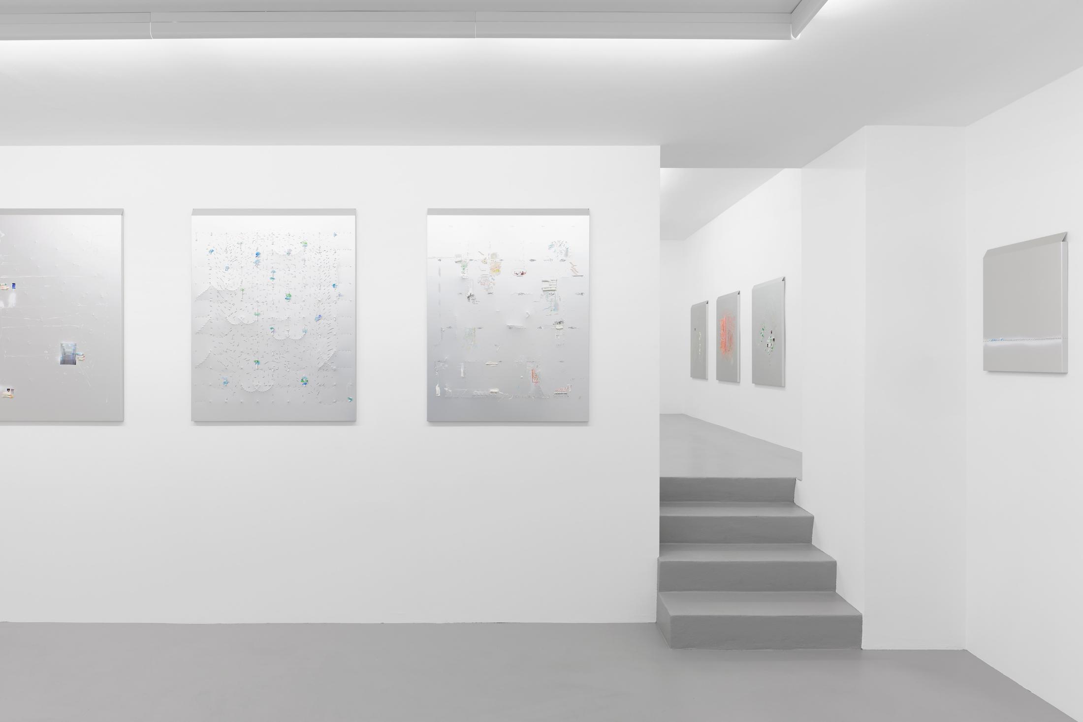 Exhibition View Elza Sile Solo Show «kitten in a fridge» at GALERIE PHILIPPZOLLINGER, Zurich, 2021 / Photo: Conradin Frei / Courtesy: the artist and GALERIE PHILIPPZOLLINGER