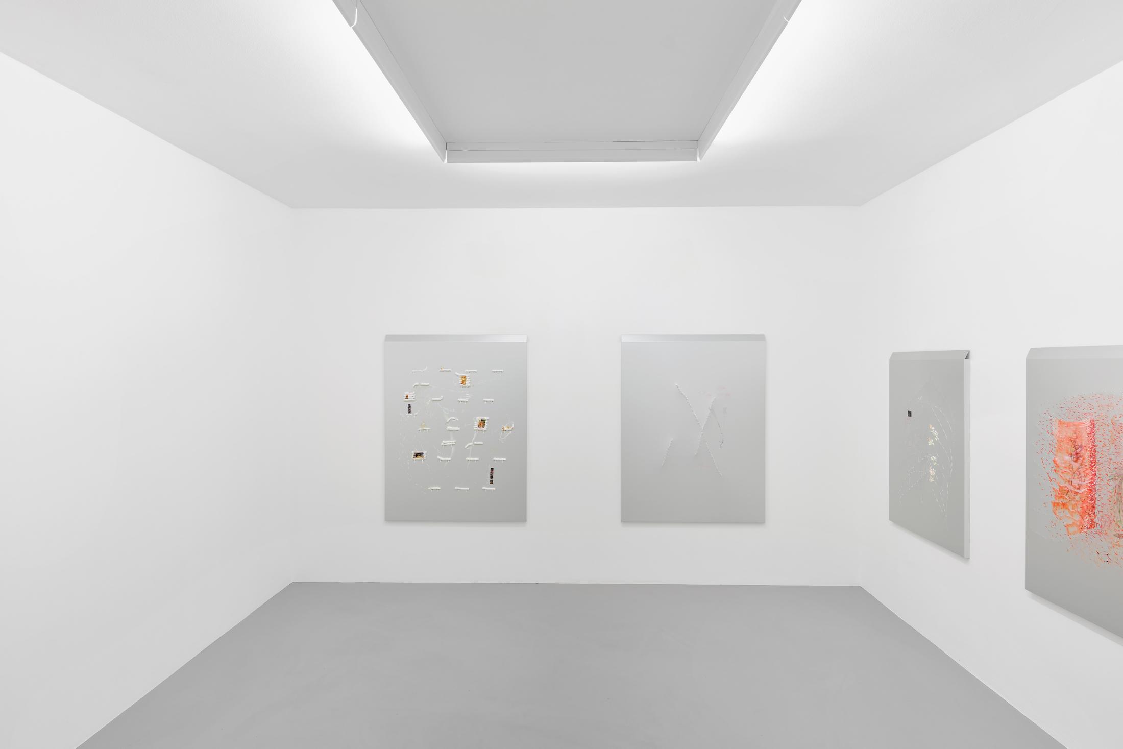 Exhibition View Elza Sile Solo Show «kitten in a fridge» at GALERIE PHILIPPZOLLINGER, Zurich, 2021 / Photo: Conradin Frei / Courtesy: the artist and GALERIE PHILIPPZOLLINGER