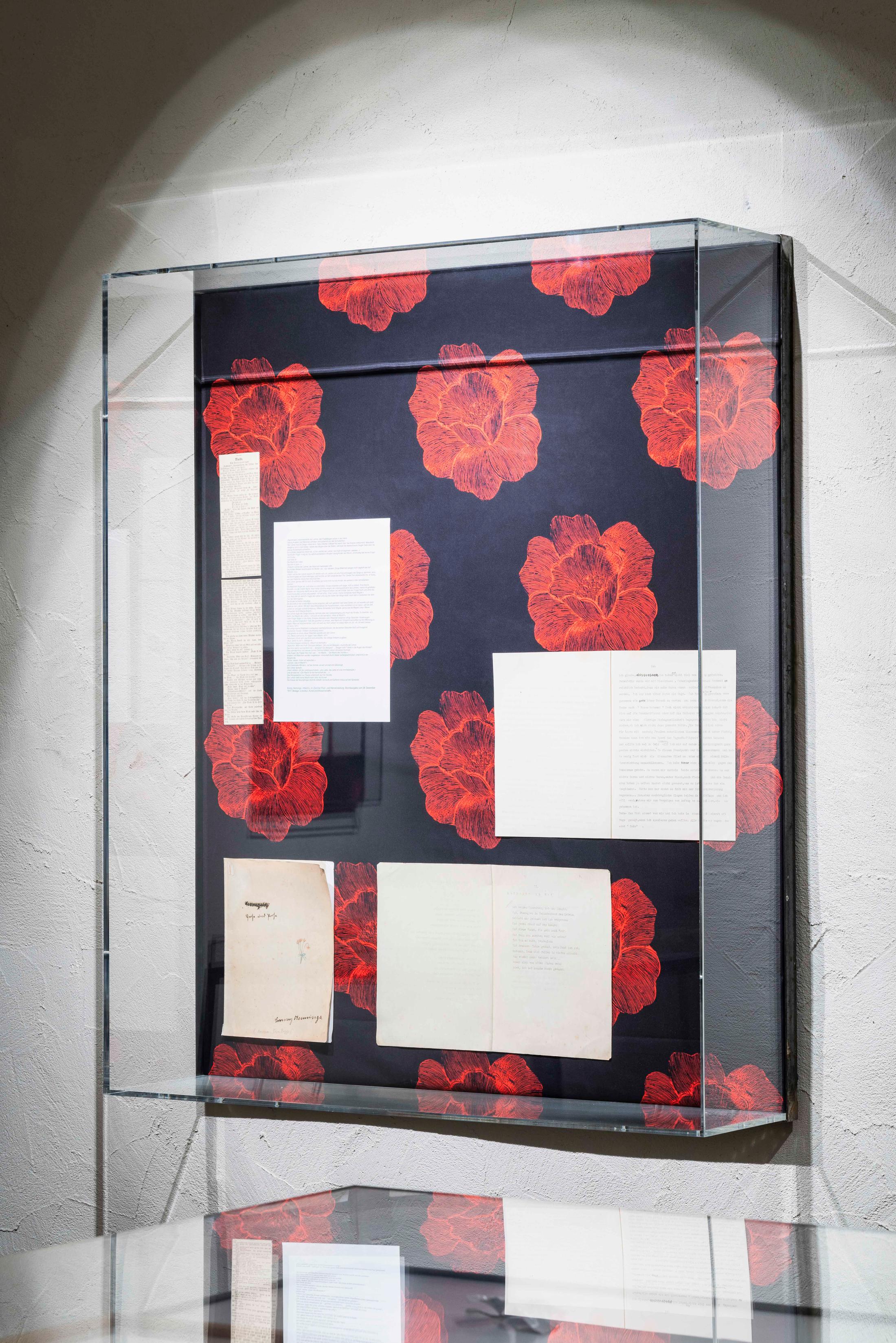 Exhibition View Emmy Hennings / Sitara Abuzar Ghaznawi Joint Exhibition (view on Sitara Abuzar Ghaznawi, Showcase (Flower 1), 2020; Emmy Hennings, Macht (in Züricher Post- und Handelszeitung), 1917; Emmy Hennings, Rebellen und Bekenner, 1929; Emmy Hennings, Verse und Prosa, 1917) at Cabaret Voltaire, Zurich, 2020 / Photo: Gunnar Meier / Courtesy Sitara Abuzar Ghaznawi: the artist; Courtesy Emmy Hennings: Schweizerisches Literaturarchiv and Cabaret Voltaire