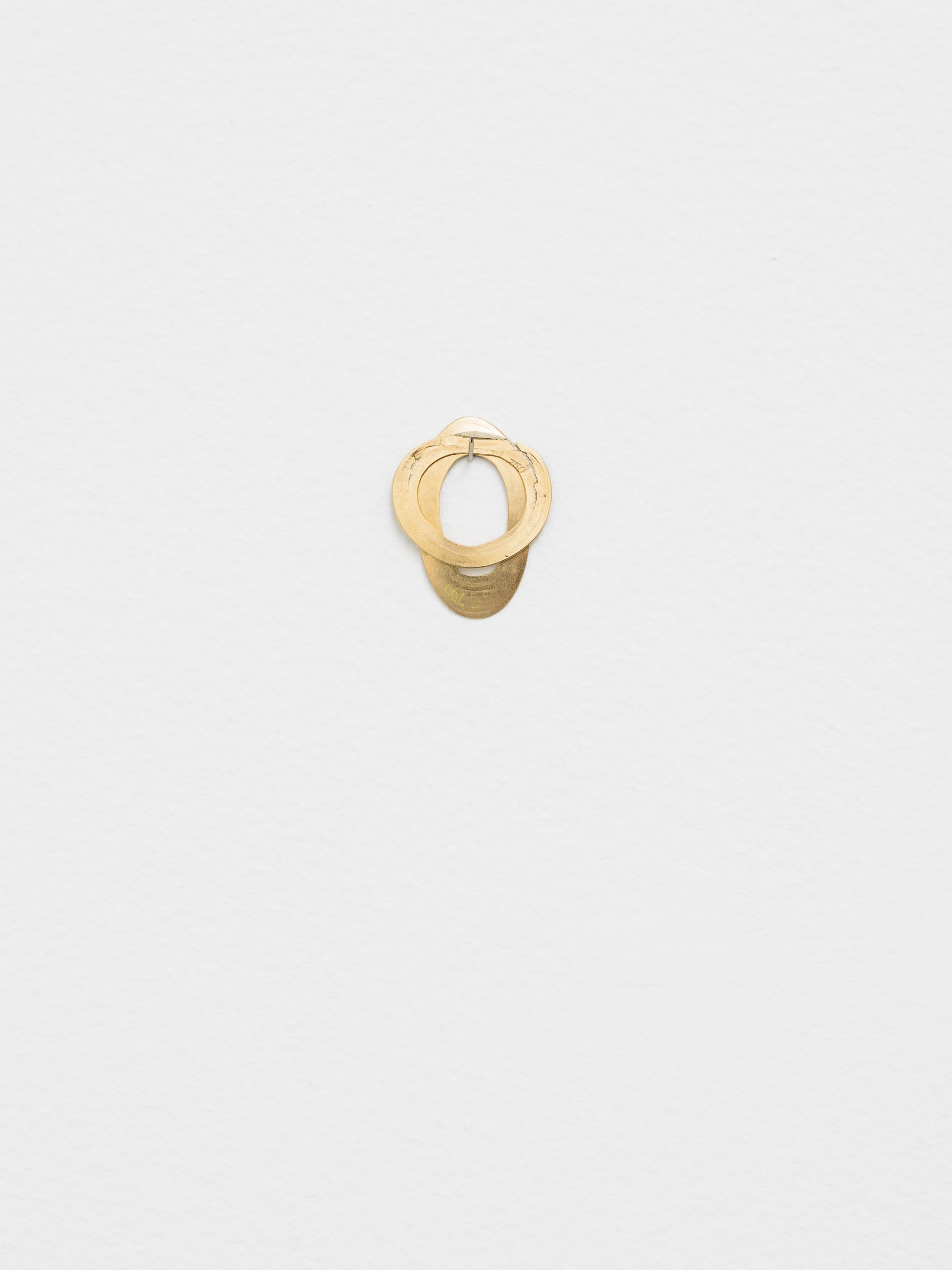 Exhibition View Florian Germann “Untitled (Two rolled gold rings), 2018” at Galerie Gregor Staiger / Photo: Galerie Gregor Staiger, Zürich / Courtesy: the artist