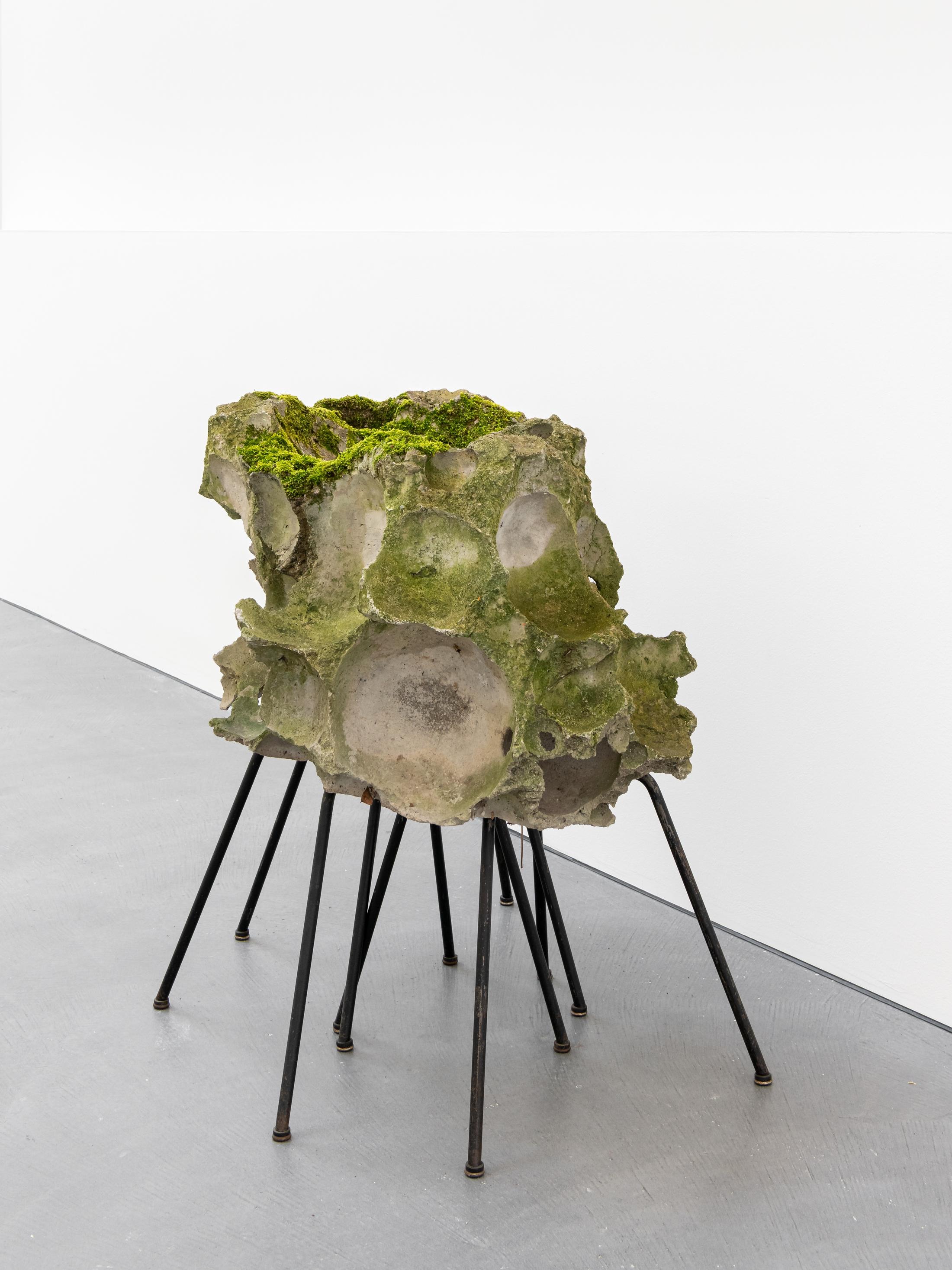 Exhibition View Florian Slotawa Soloshow «Customized Logistics; view on Florian Slotawa / Beat Zoderer, Kugelguss No.2 (Vogelstein), 2012/2020» at von Bartha, Basel, 2020 / Photo: Ben Koechlin / Courtesy: the artist and von Bartha