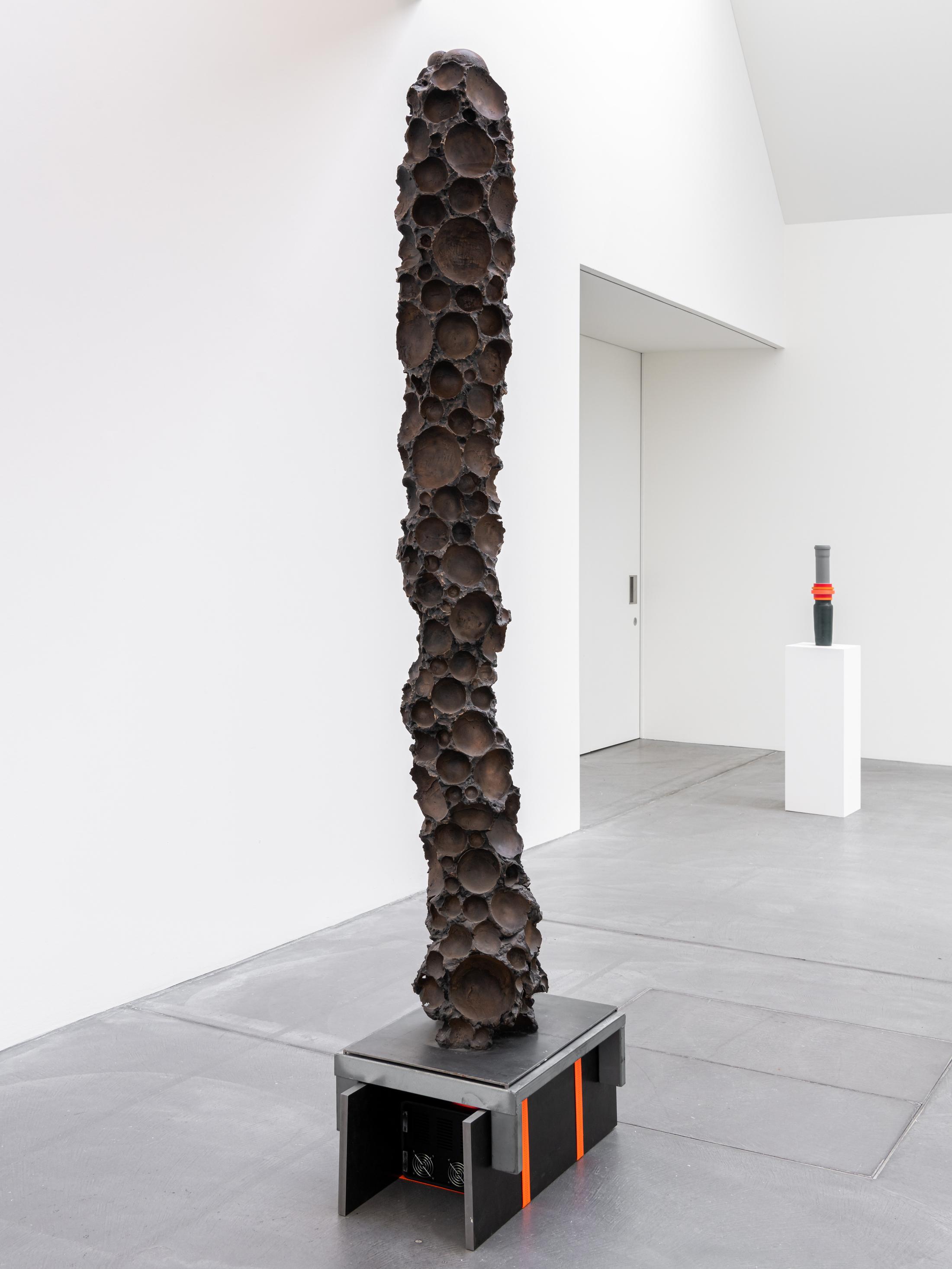 Exhibition View Florian Slotawa Soloshow «Customized Logistics; view on Florian Slotawa / Beat Zoderer, Konkaver Torus No. 1, 2012/2020» at von Bartha, Basel, 2020 / Photo: Ben Koechlin / Courtesy: the artist and von Bartha