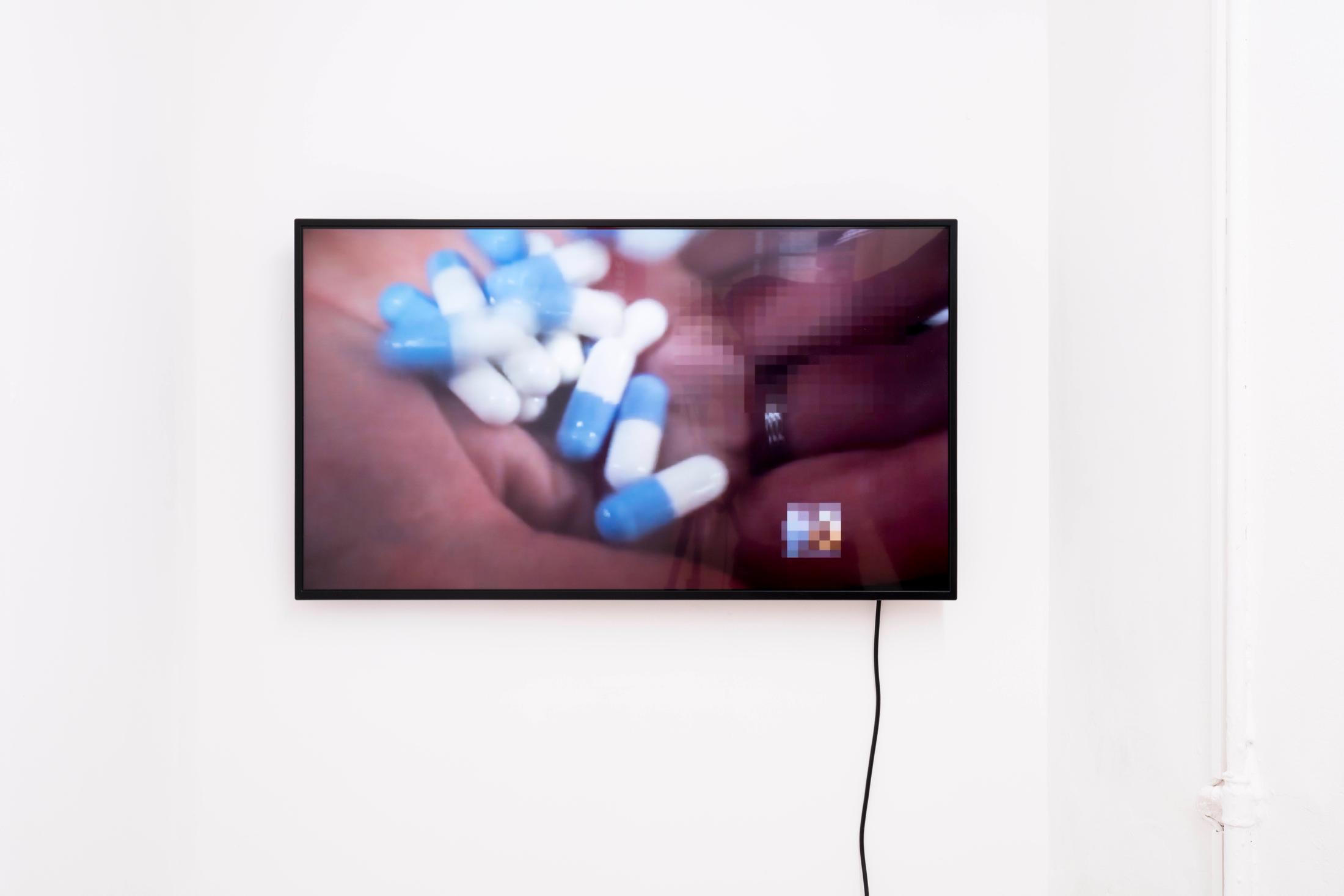 Exhibition View Groupshow «For; view on Fabian Peña, dankgate clip 001, HD-video, 5‘48‘', 2018» at Milieu, Bern, 2020 / Photo: Claude Barrault / Courtesy: the artist and Milieu