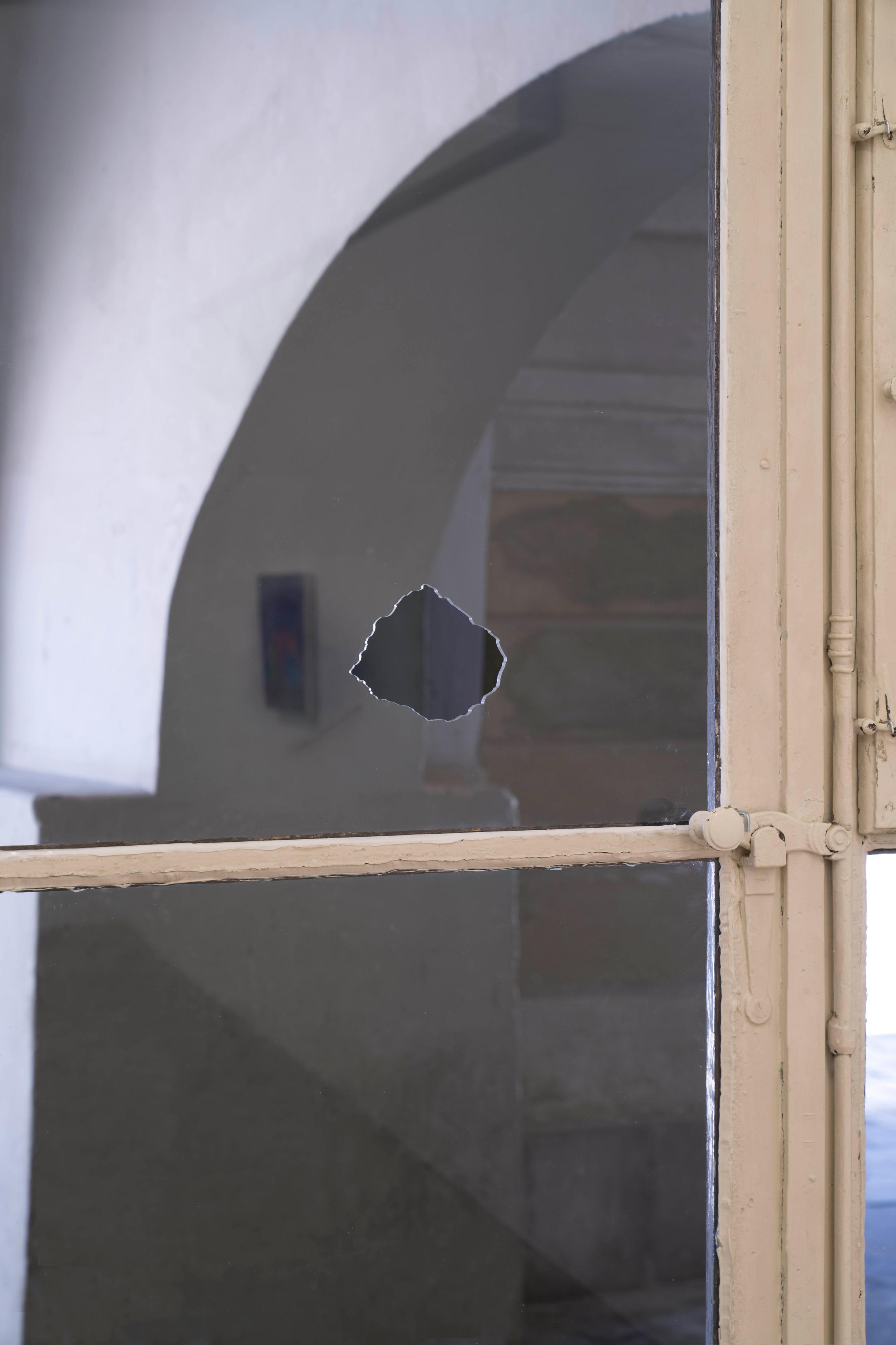 Exhibition View Groupshow «For; view on Nina Rieben, Intro, window, stone, note, installation variable, 2019» at Milieu, Bern, 2020 / Photo: Claude Barrault / Courtesy: the artist and Milieu