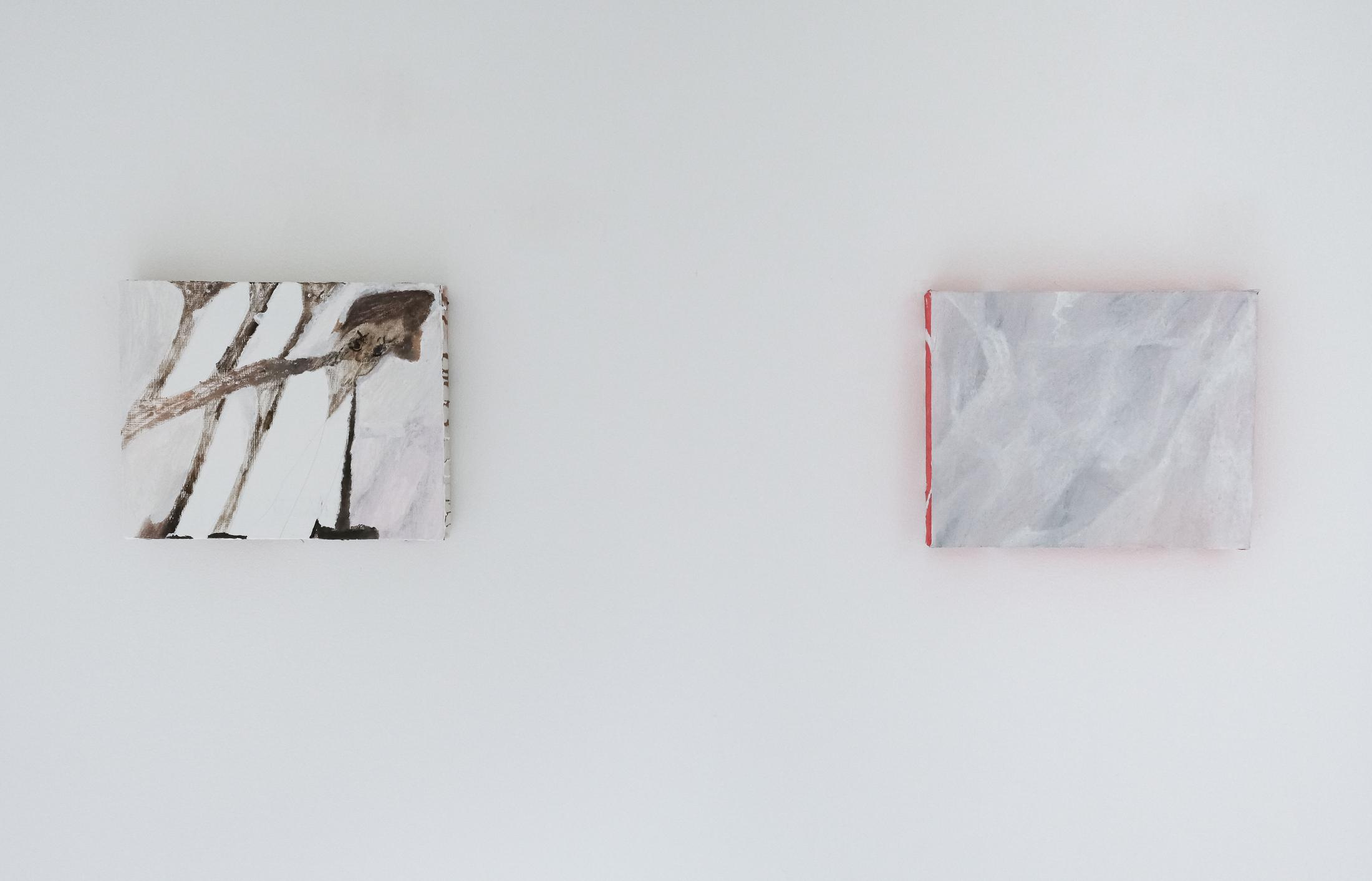 Exhibition View Group Show «four walls, shared beds; view on Matthias Holznagel, Beisitzer, 2021, 24x30cm, oil & crayon on canvas and Matthias Holznagel, Verschwundene Beisitzer, 2021, 24 x 30 cm, oil & gouache on canvas» at Im Grafenhag, Winterthur, 2021 / Photo: Antonia Truninger / Courtesy: the artists and Im Grafenhag