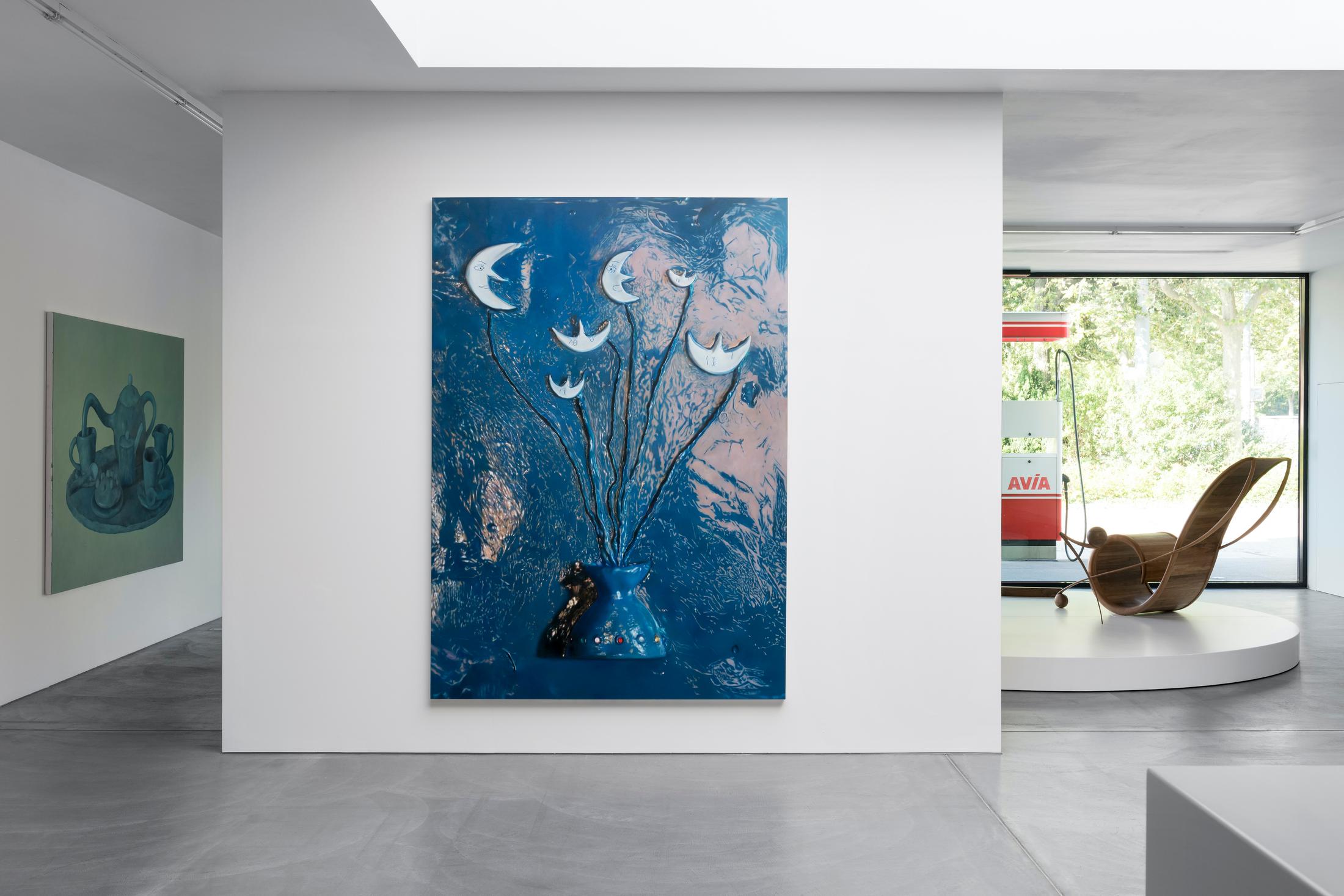 Exhibition View Francisco Sierra «Lunar Conveniences» at Von Bartha, Basel, 2021 / Photo: Andreas Zimmermann / Courtesy: the artist and Von Bartha