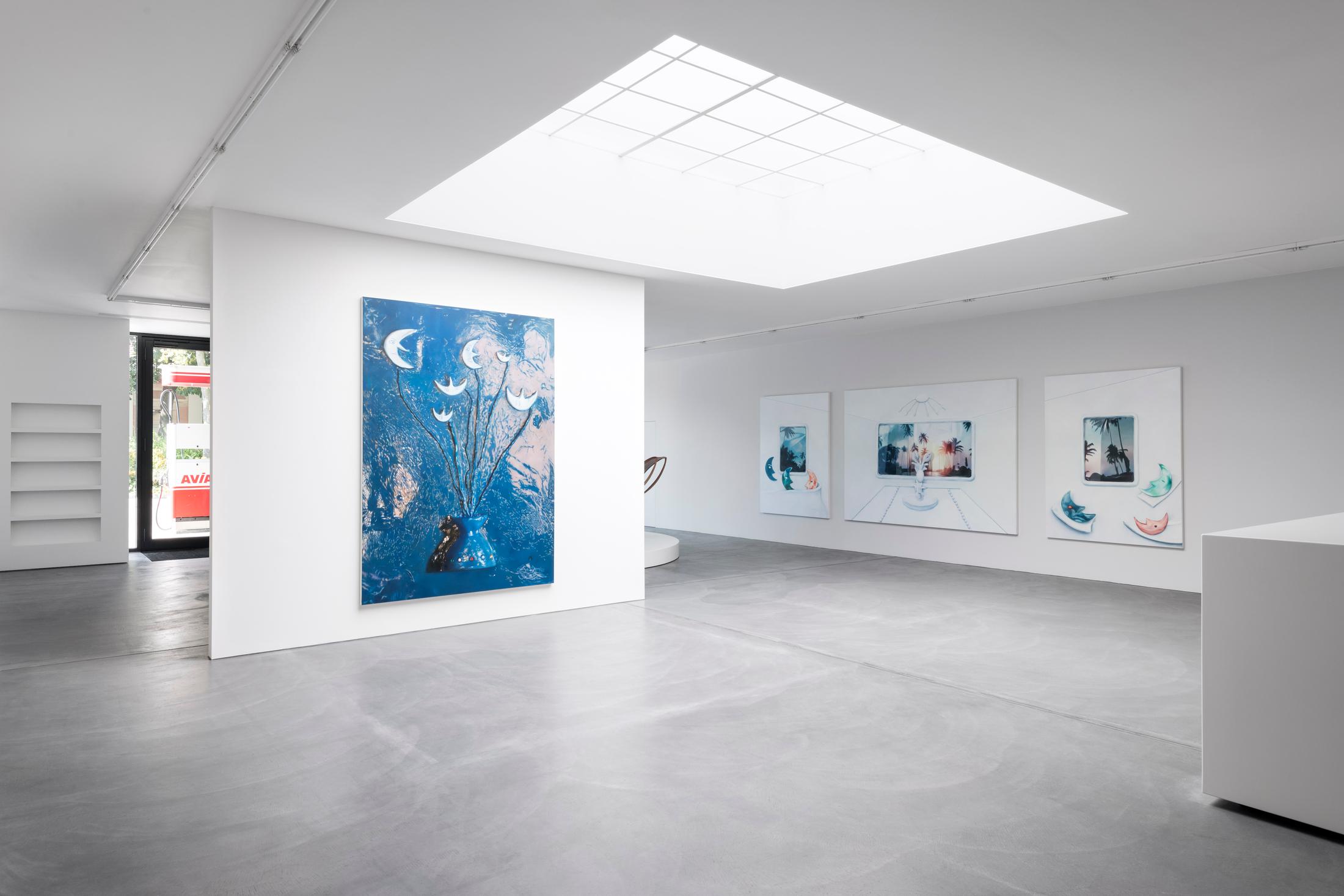 Exhibition View Francisco Sierra «Lunar Conveniences» at Von Bartha, Basel, 2021 / Photo: Andreas Zimmermann / Courtesy: the artist and Von Bartha