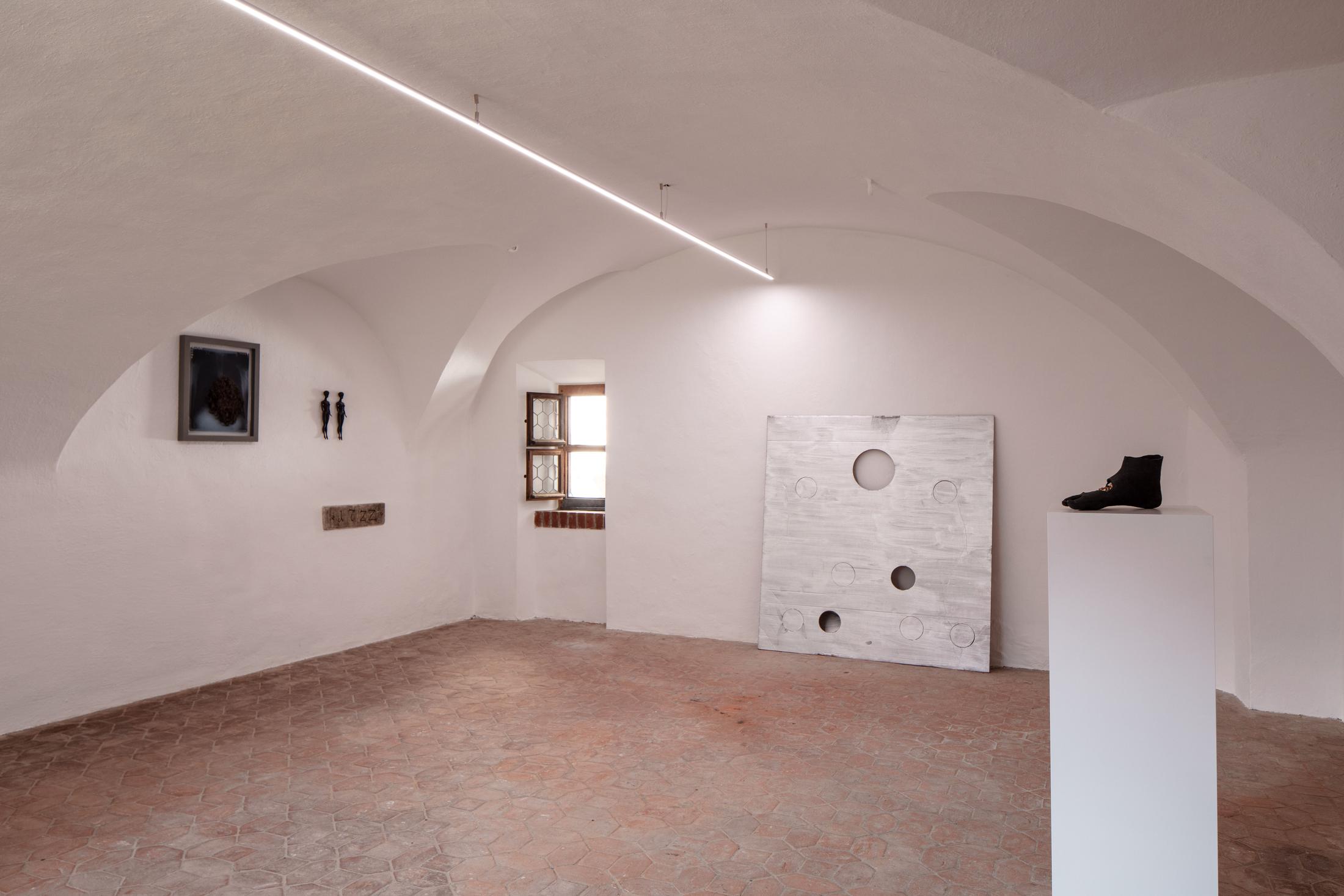 Installation View «FRIENDS» with Frederick Einhorn, Keith Haring, Cady Noland and Not Vital at Fundaziun Not Vital, Tarasp 2018 / Photo: Eric Gregory Powell / Courtesy: Fundaziun Not Vital