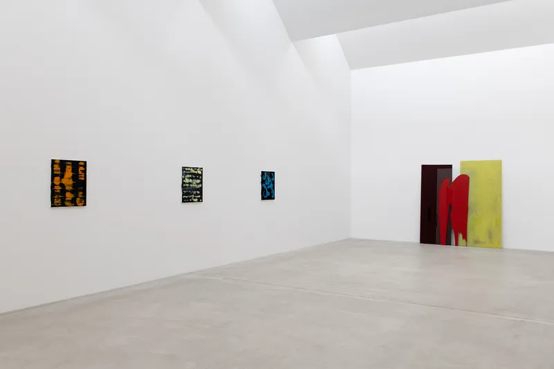 Exhibition View Groupshow «Frozen Gesture ; view on Christoph Rütimann, in blau VI, 2011, in blau III, 2011 and in blau II, 2011 (Courtesy the artist, Galerie Mai 36, Zurich and Galerie Skopia, Geneva) and Ohne Titel, 1994 (Courtesy the artist, Galerie Mai 36, Zurich)» at Kunstmuseum Winterthur, 2019 / Photo: Sebastian Stadler