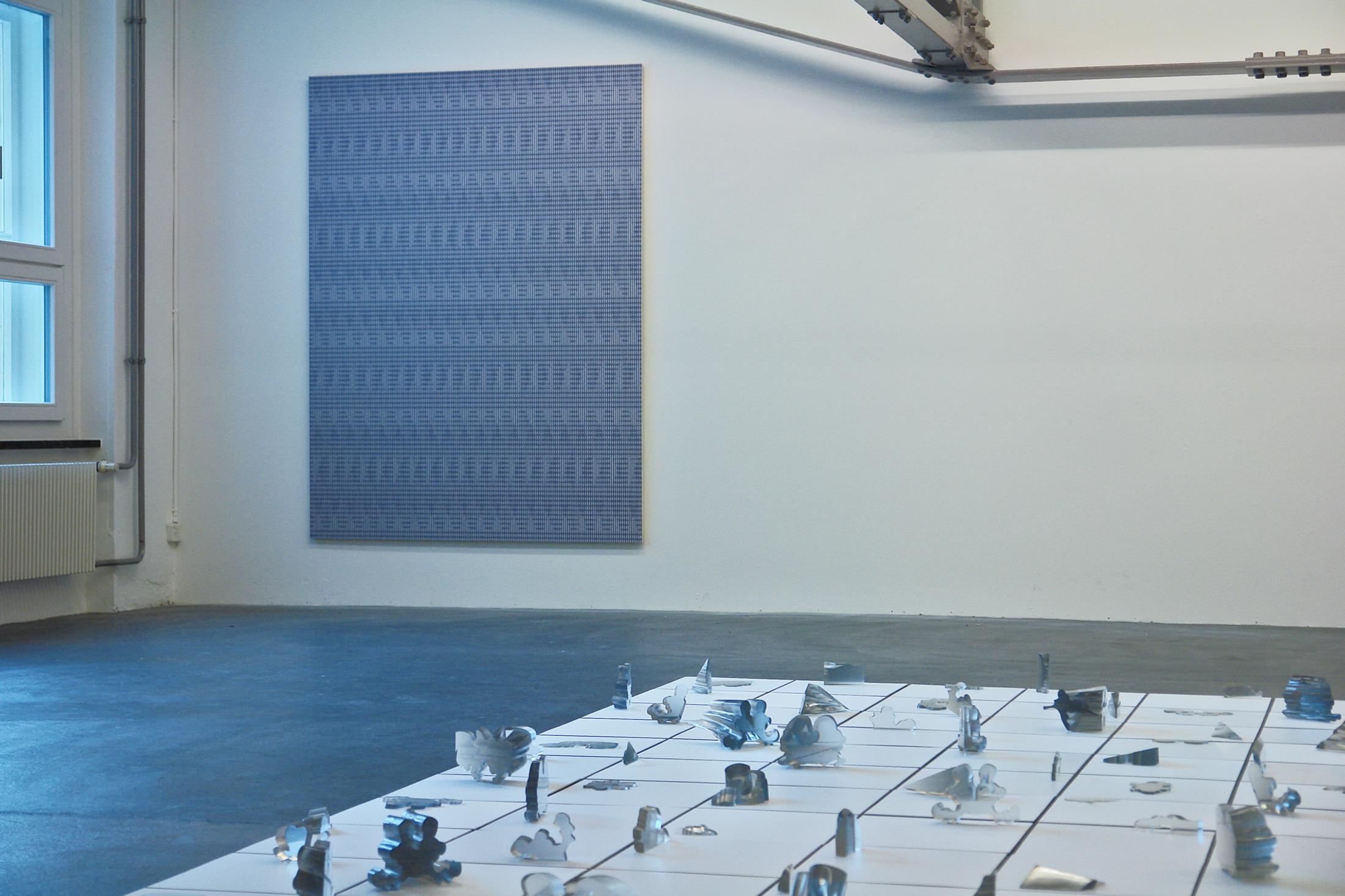 Installation View Frédéric Pagace "Convergences 1, 2013" (front), Jean-Claude Houlmann "Formation, 2018" (back) at Vebikus Kunsthalle, Schaffhausen / Photo: Daniel Göttin / Courtesy: the artists