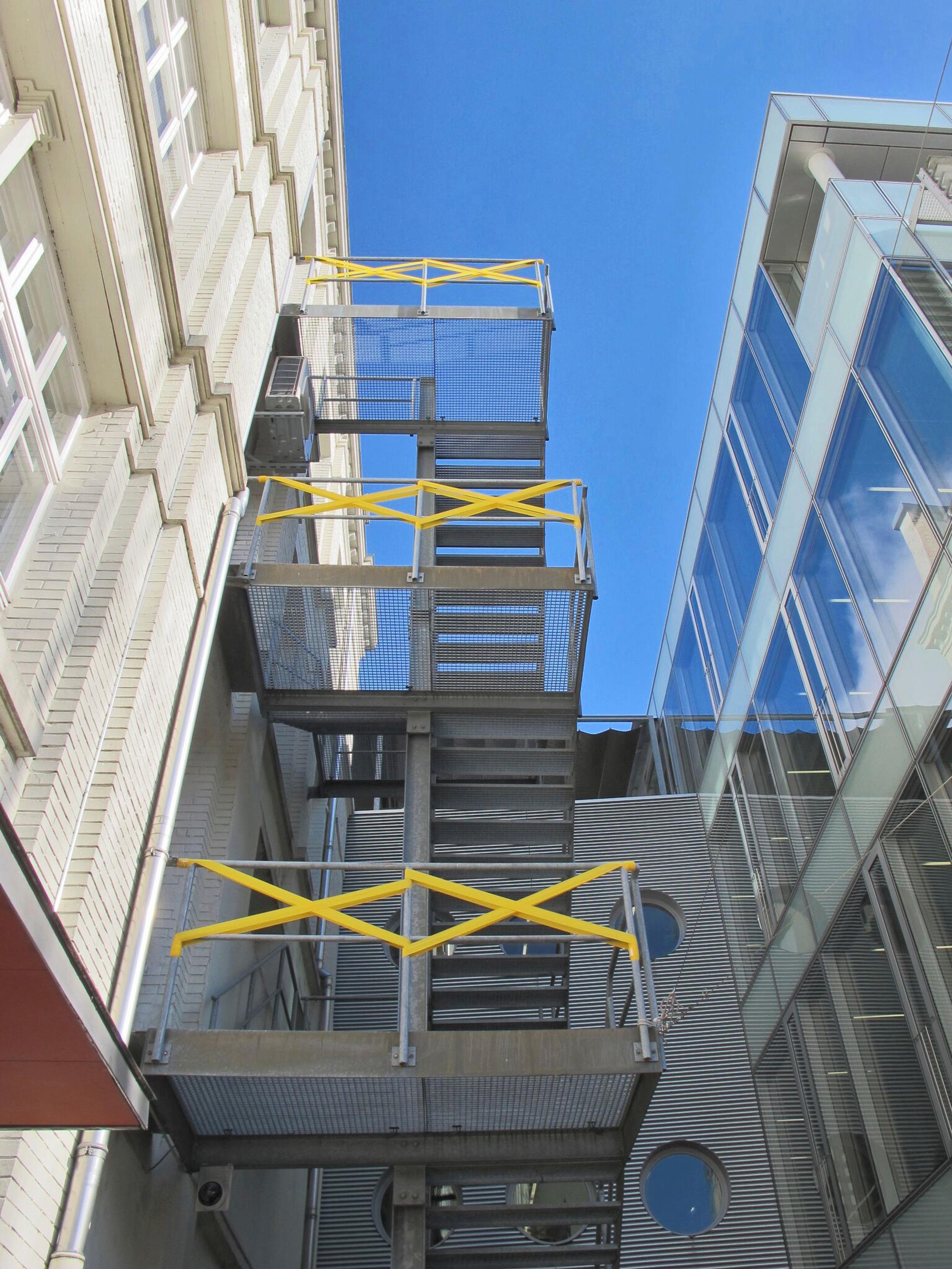 Installation View Gerda Maise "Soft Double Cross, 2018" at Vebikus Kunsthalle, Schaffhausen / Photo: Daniel Göttin / Courtesy: the artists