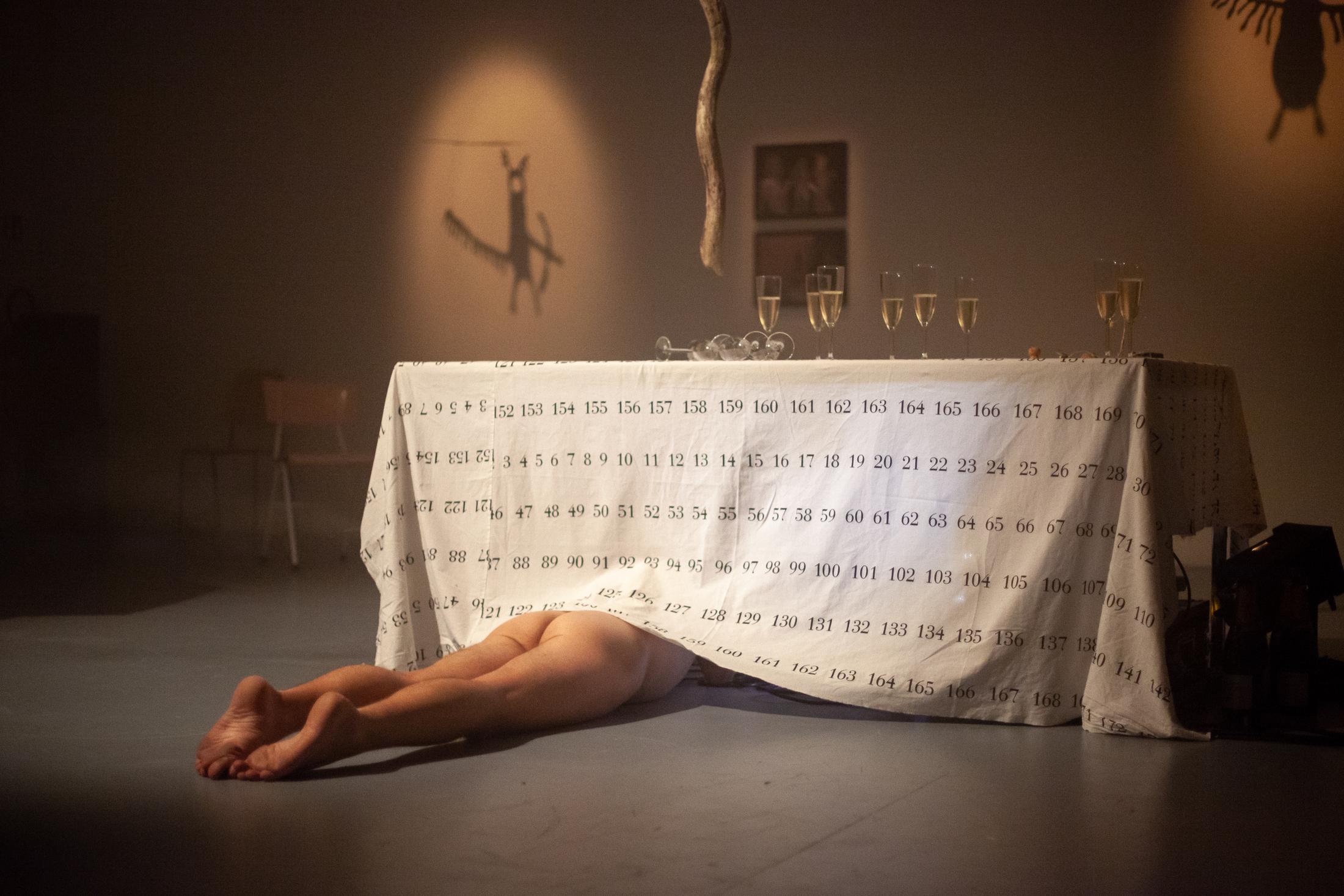 Exhibition View Garrett Nelson x Cathy Josefowitz Duo Show «Anacronica II: Lying on the Hip» at Arsenic, Lausanne, 2021 / Photo: Diana Martin / Courtesy: the artist and Arsenic