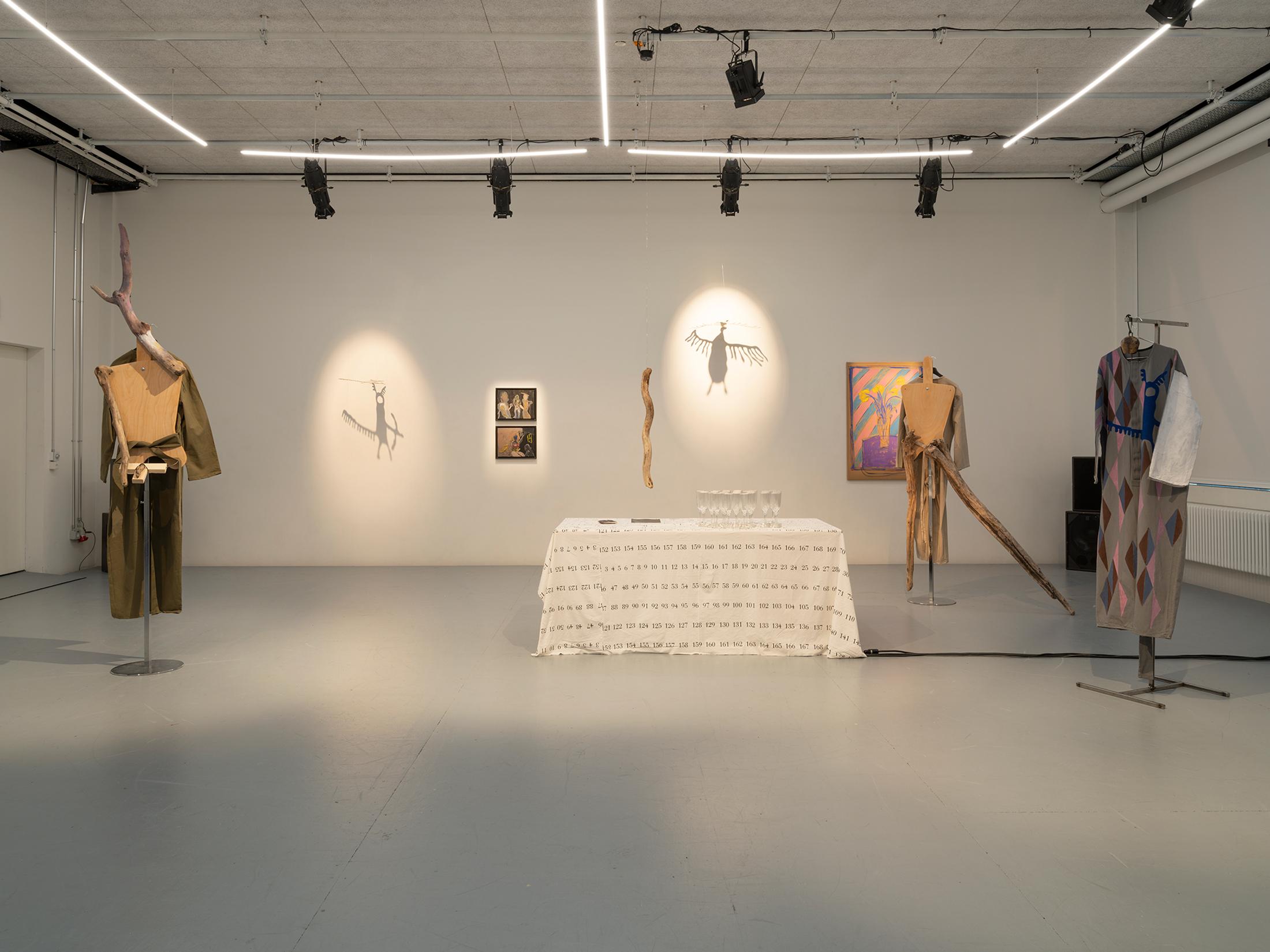 Exhibition View Garrett Nelson x Cathy Josefowitz Duo Show «Anacronica II: Lying on the Hip» at Arsenic, Lausanne, 2021 / Photo: Julien Gremaud / Courtesy: the artist, Collection Pierre and les Amis de Cathy Josefowitz and Arsenic