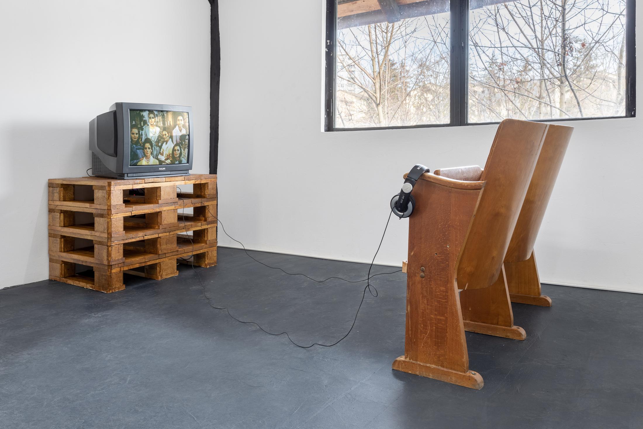 Exhibition View Group Show «Gazed and Confused; view on John Berger, Ways of Seeing (Episode 2, Women and Art, 1972)» at Last Tango, Zurich, 2022 / Photo: Kilian Bannwart / Courtesy: BBC