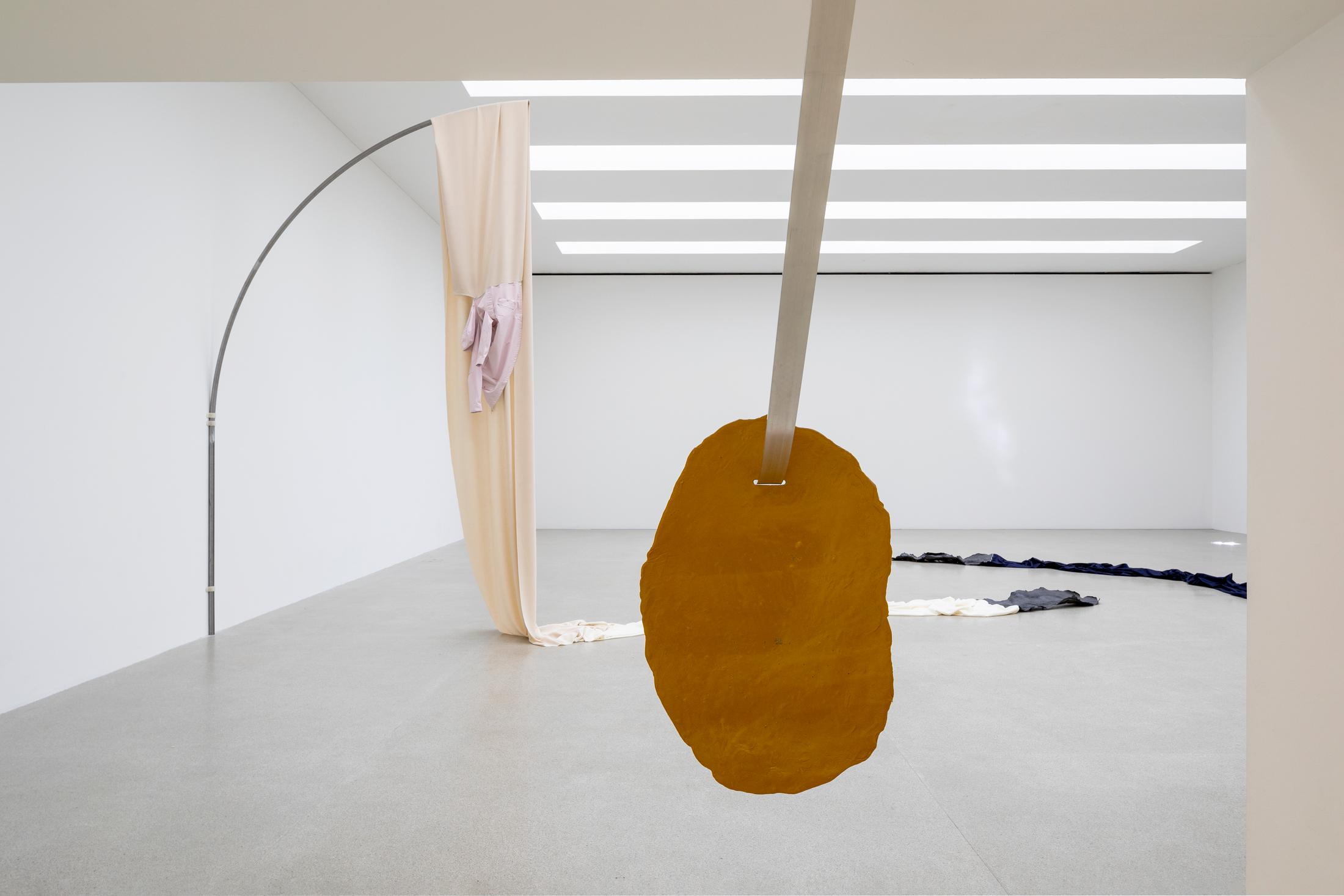 Exhibition View Gil Pellaton Solo Show «Hennissements» at Centre d'art Pasquart, Biel/Bienne, 2022 / Photo: Guadalupe Ruiz / Courtesy: the artist and Centre d'art Pasquart