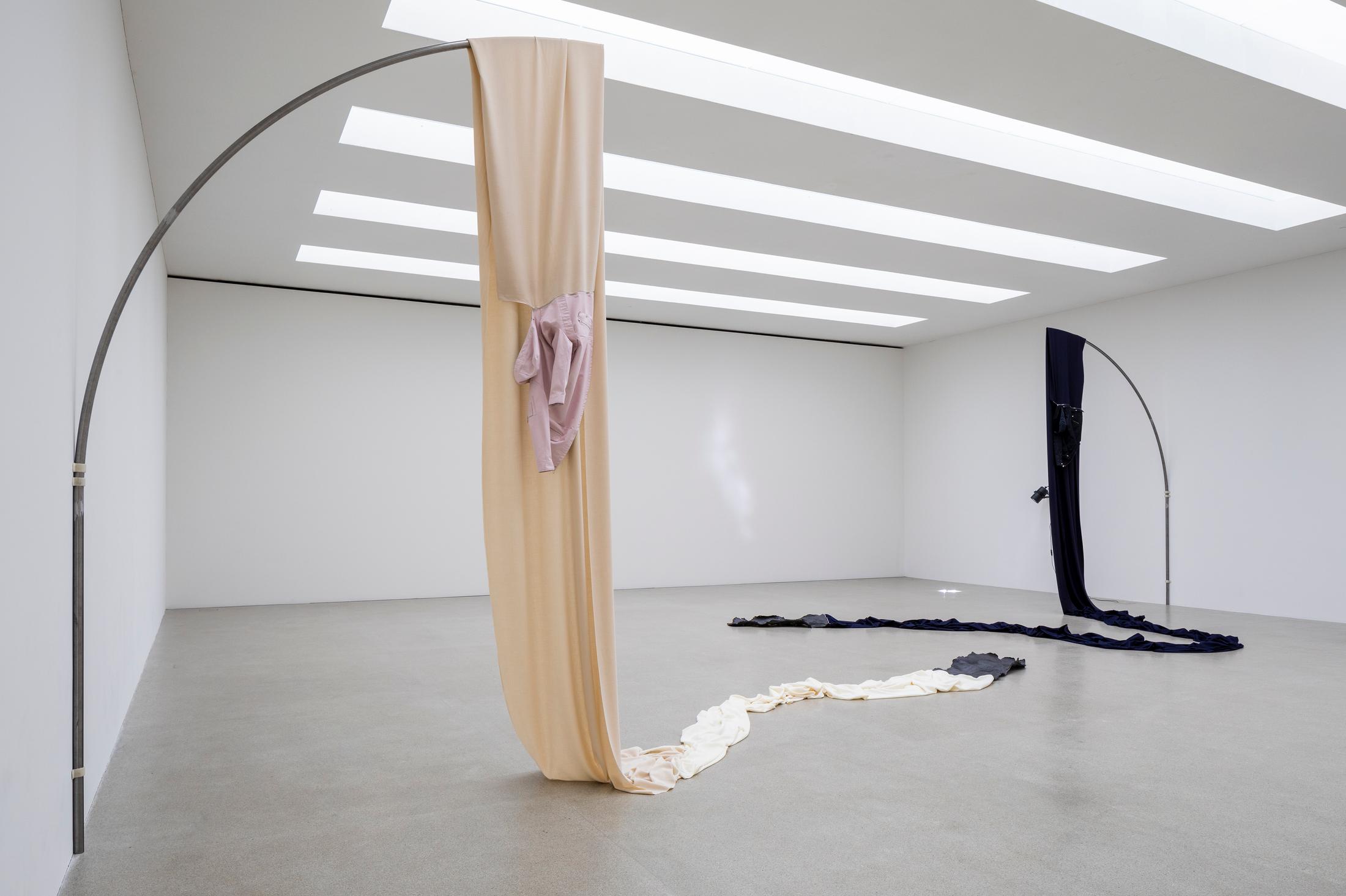 Exhibition View Gil Pellaton Solo Show «Hennissements» at Centre d'art Pasquart, Biel/Bienne, 2022 / Photo: Guadalupe Ruiz / Courtesy: the artist and Centre d'art Pasquart