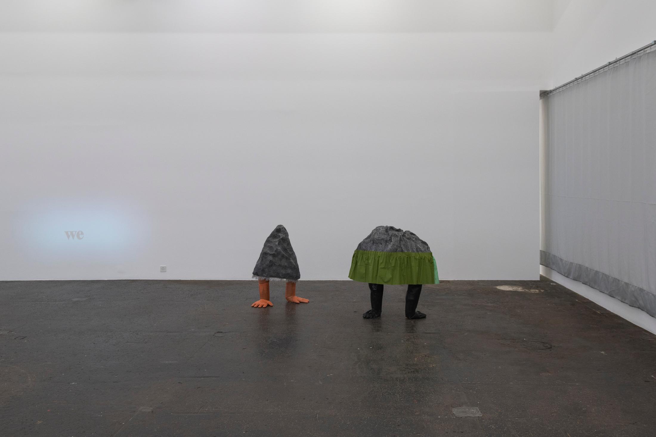 Exhibition View Gina Proenza Solo Show «Moving Jealousy» at Kunst Halle Sankt Gallen, St. Gallen, 2023 / Photo: Sebastian Schaub / Courtesy: the artist and Kunst Halle Sankt Gallen